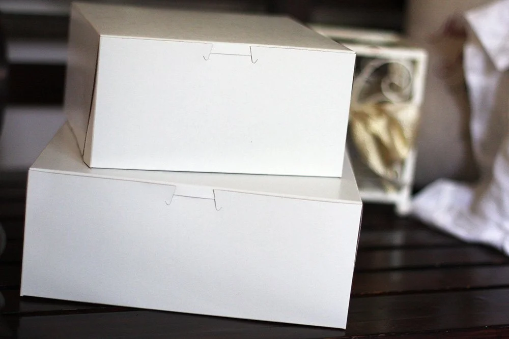 nonwindowbakeryboxwhite72-inuse.jpg