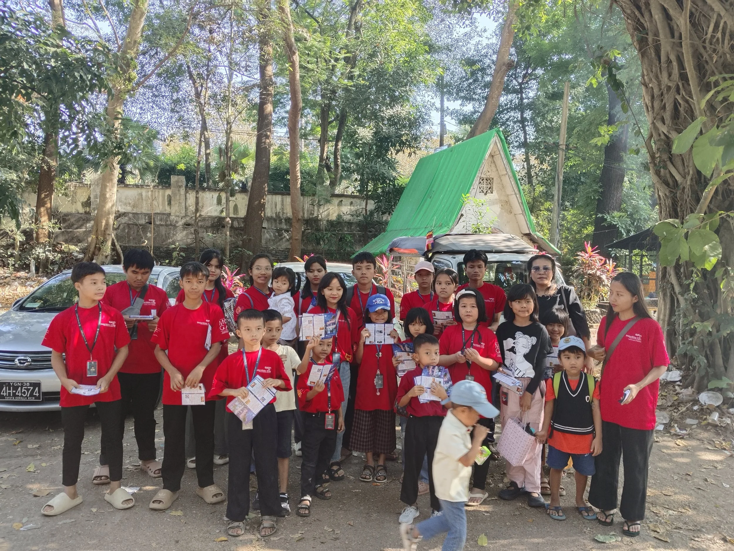 Children distributing gospel tracts 1.jpg