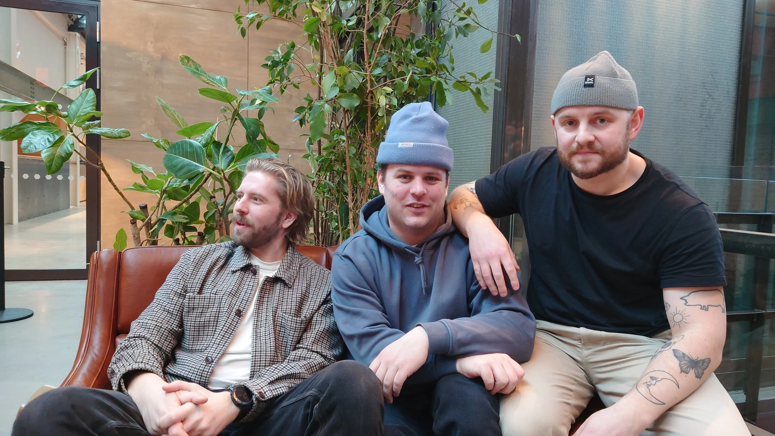 AKTIV DÖDSHJELP LÅ BRAKK I KLOAKK. NÅ HAR DE KOMMET FOR Å SPARKE INN TENNA DINE.