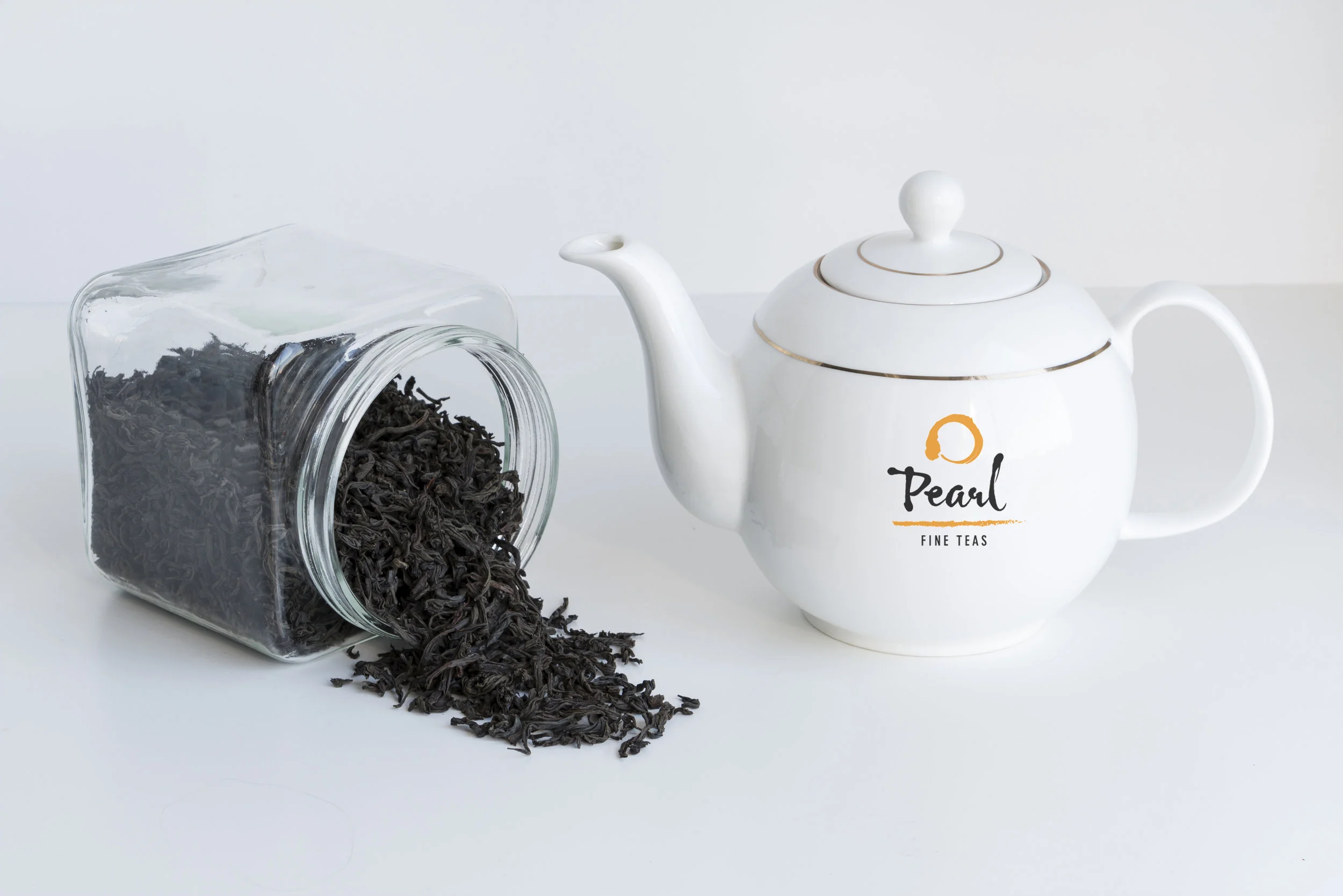 AdobeStock_177944371.blacktea_Pot.jpg