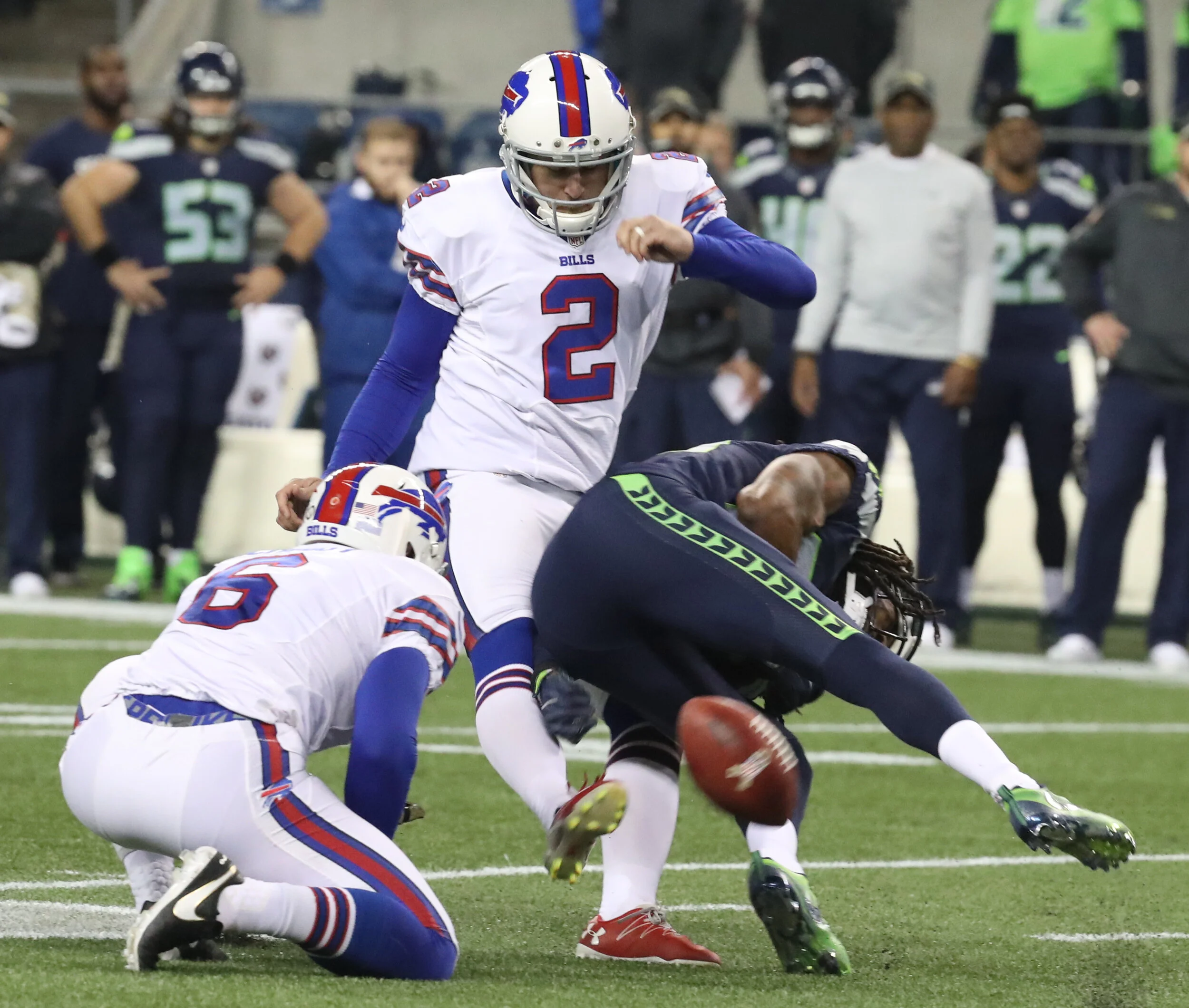 Dan Carpenter Kicking.jpg