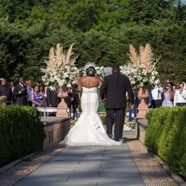 Confidently walking into the first day of summer knowing that what lies before us, is greater than when we left behind! Cheers to better days ahead my friends!!
.
.
.
.
Photography by @madworksphoto #eventsbyml #hiswishfulfilled #summerdays #summerni