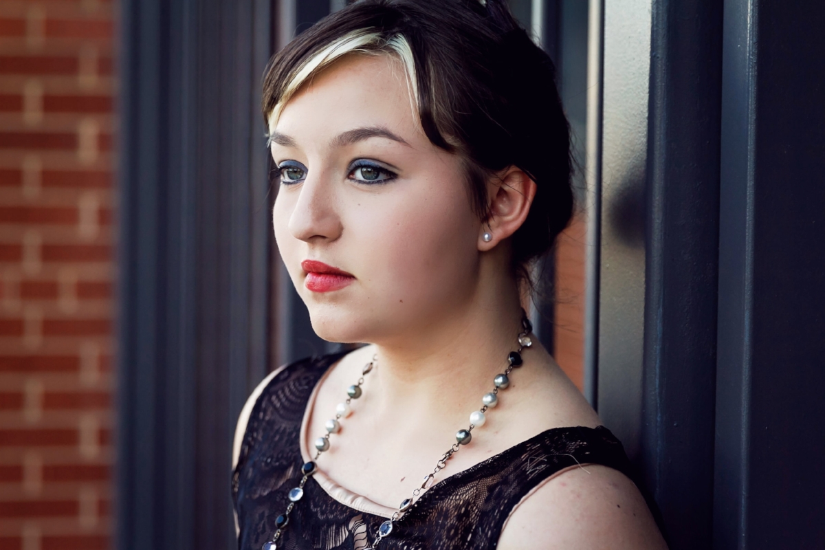 1920's girl with pearls .jpg