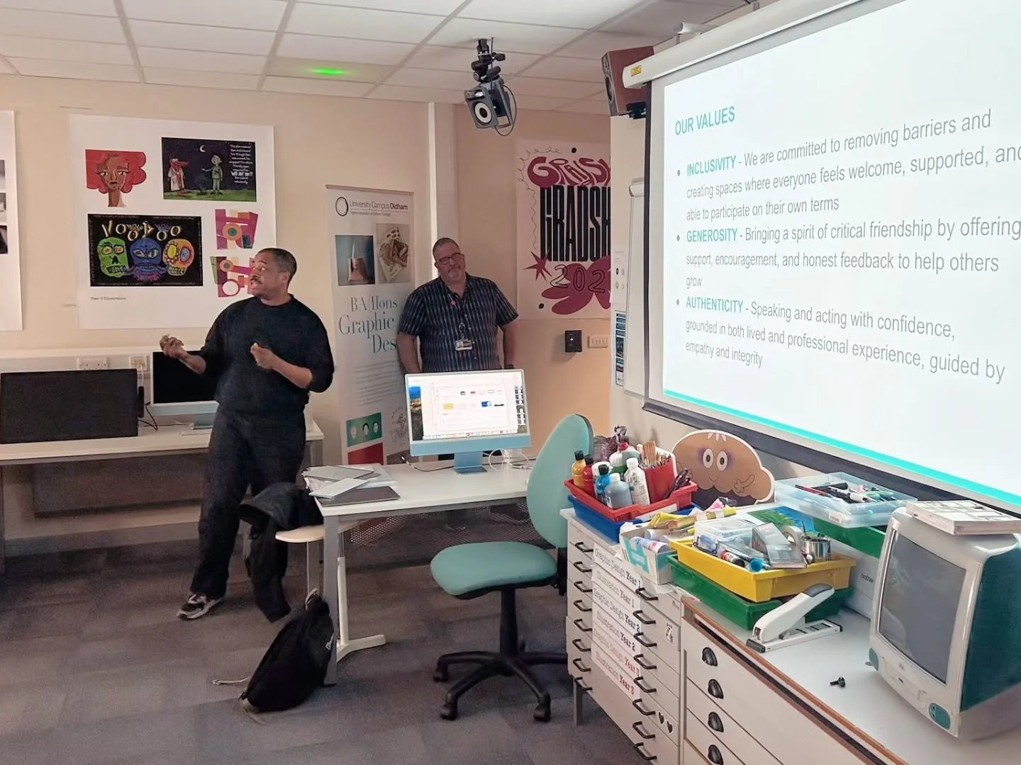 We were honoured to be invited to speak to the Graphic Design and Illustration students at University Campus Oldham this week!

Connecting with Arts Emergency to bring graphic designer, educator and mentor Kevin Darton @kdarton to speak alongside STA