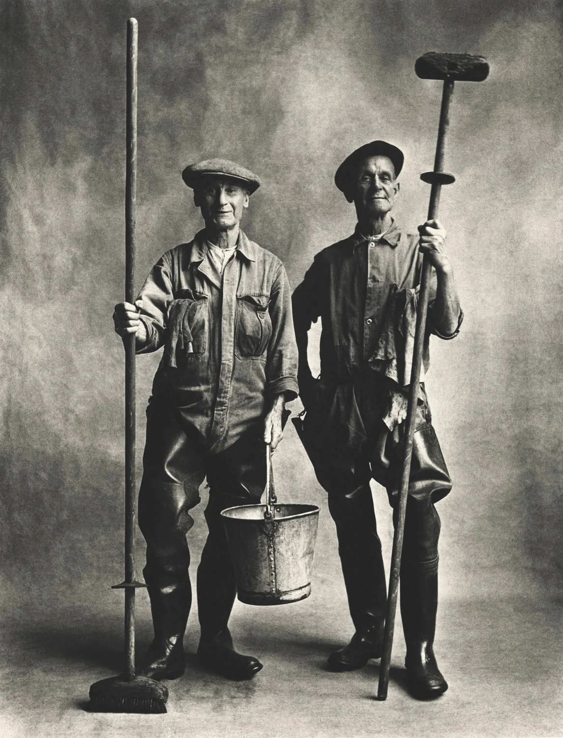 Lorry Washers, London, 1950 platinum palladium print image, 19 1/4 x 14 5/8 inches © Condé Nast (Br.)