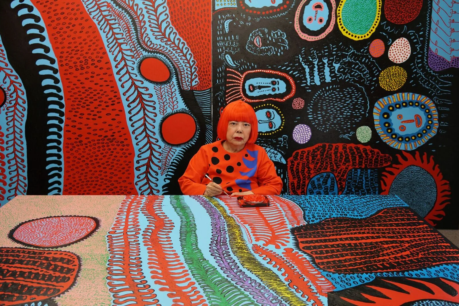Portrait of Yayoi Kusama in herstudio. Image © Yayoi Kusama. Courtesy of David Zwirner, New York; Ota Fine Arts, Tokyo/Singapore/Shanghai; Victoria Miro, London; YAYOI KUSAMA Inc.