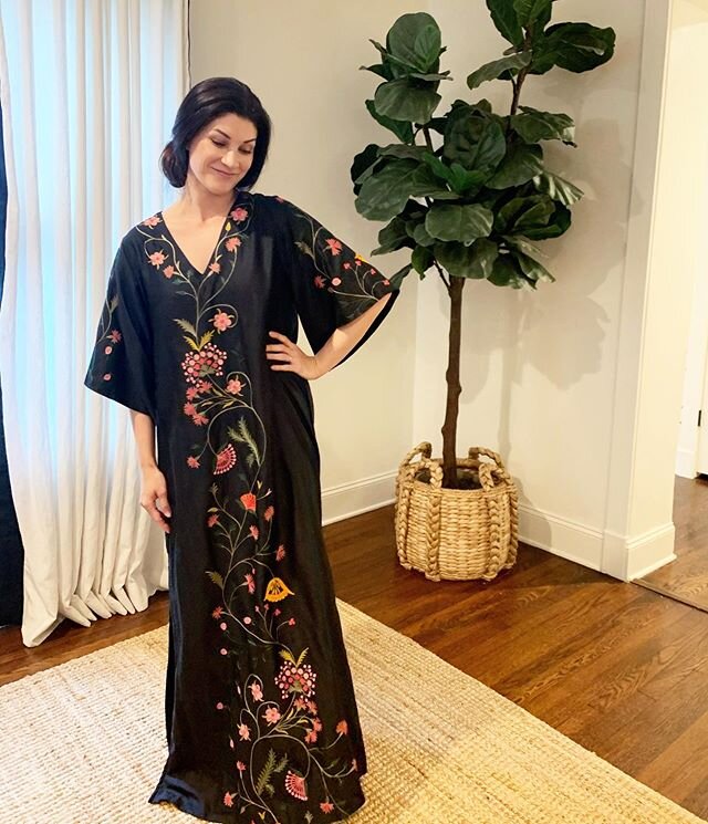 I&rsquo;m accepting the #caftanchallenge to put on your favorite caftan on in support for the @kbshowhouse! For every post @christinajuarezandco will donate $1.  If I had to choose only one style of clothing to wear everyday, it would be a caftan! I&
