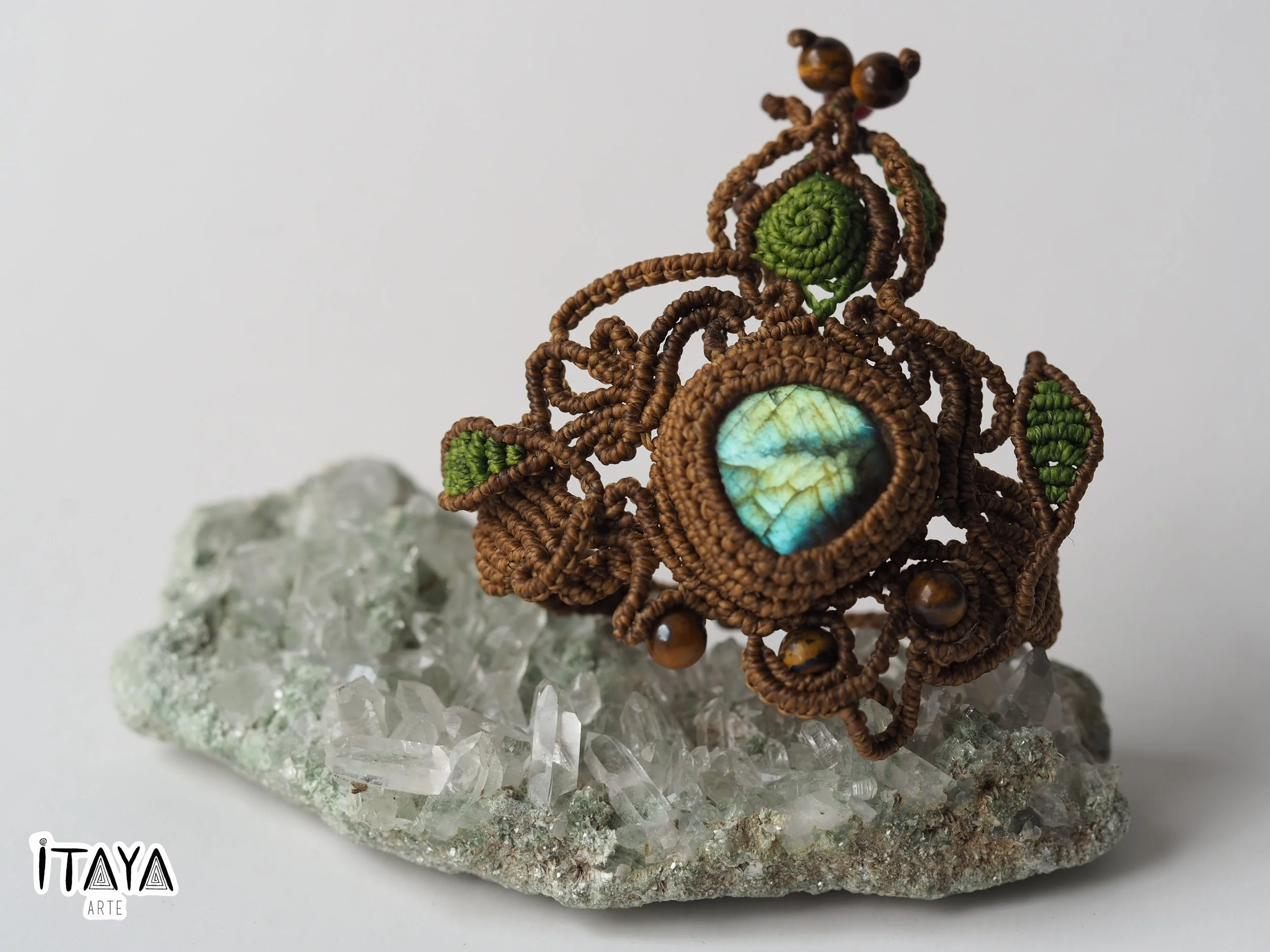 Labradorite & Tiger’s Eye · Macrame Bracelet
