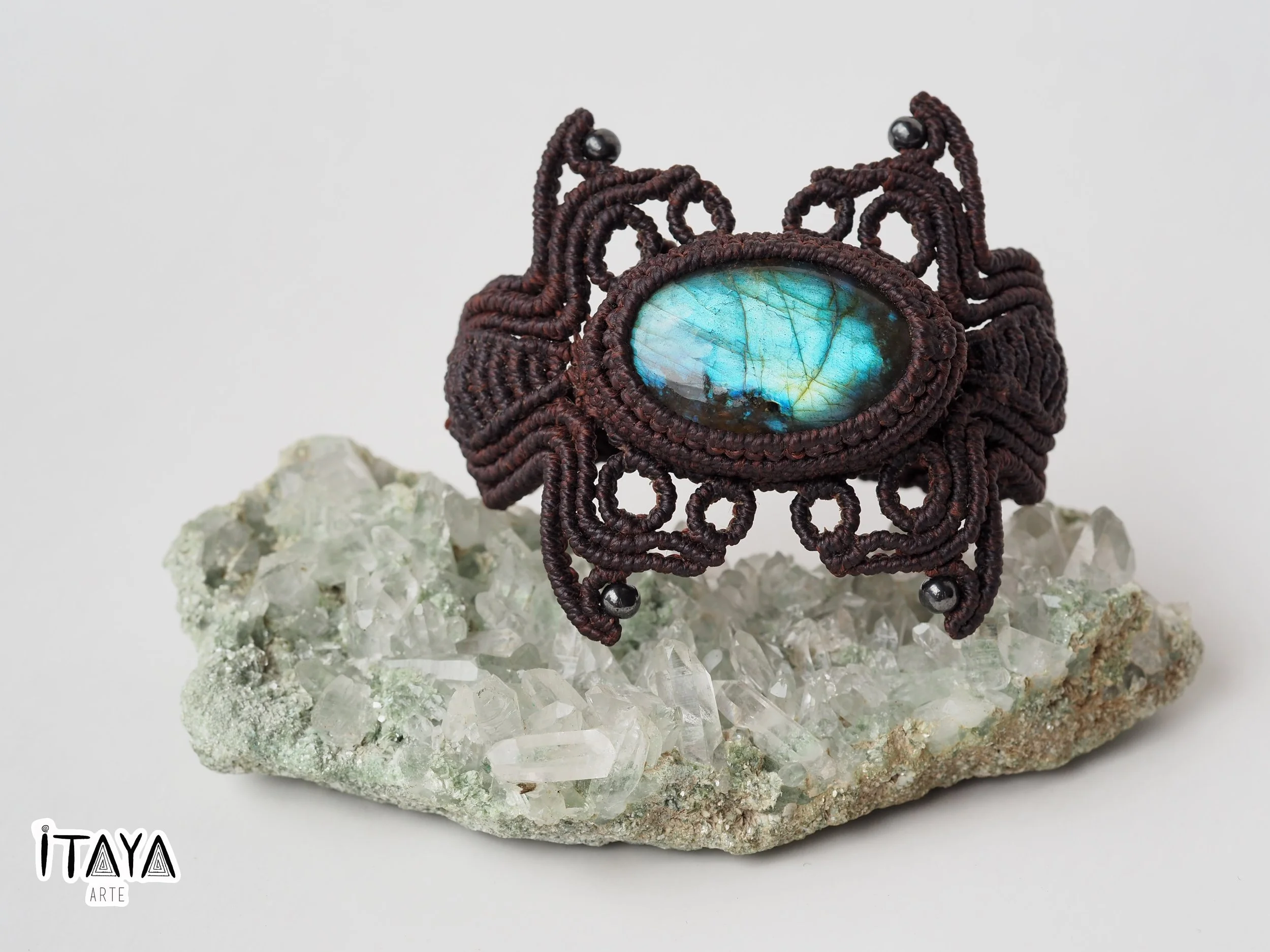 Labradorite & Hematite · Macrame Bracelet