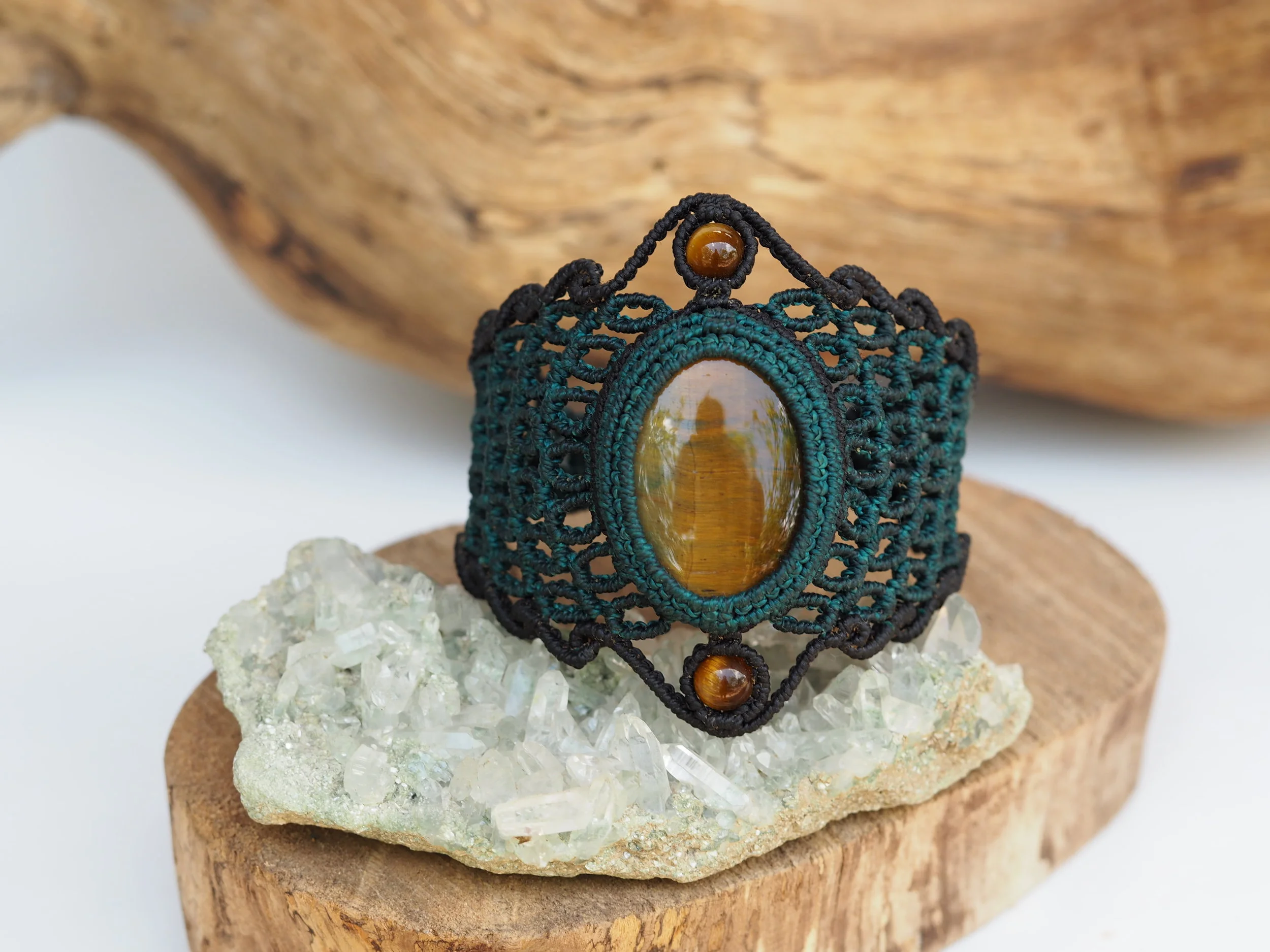 Tiger's Eye · Macrame Bracelet