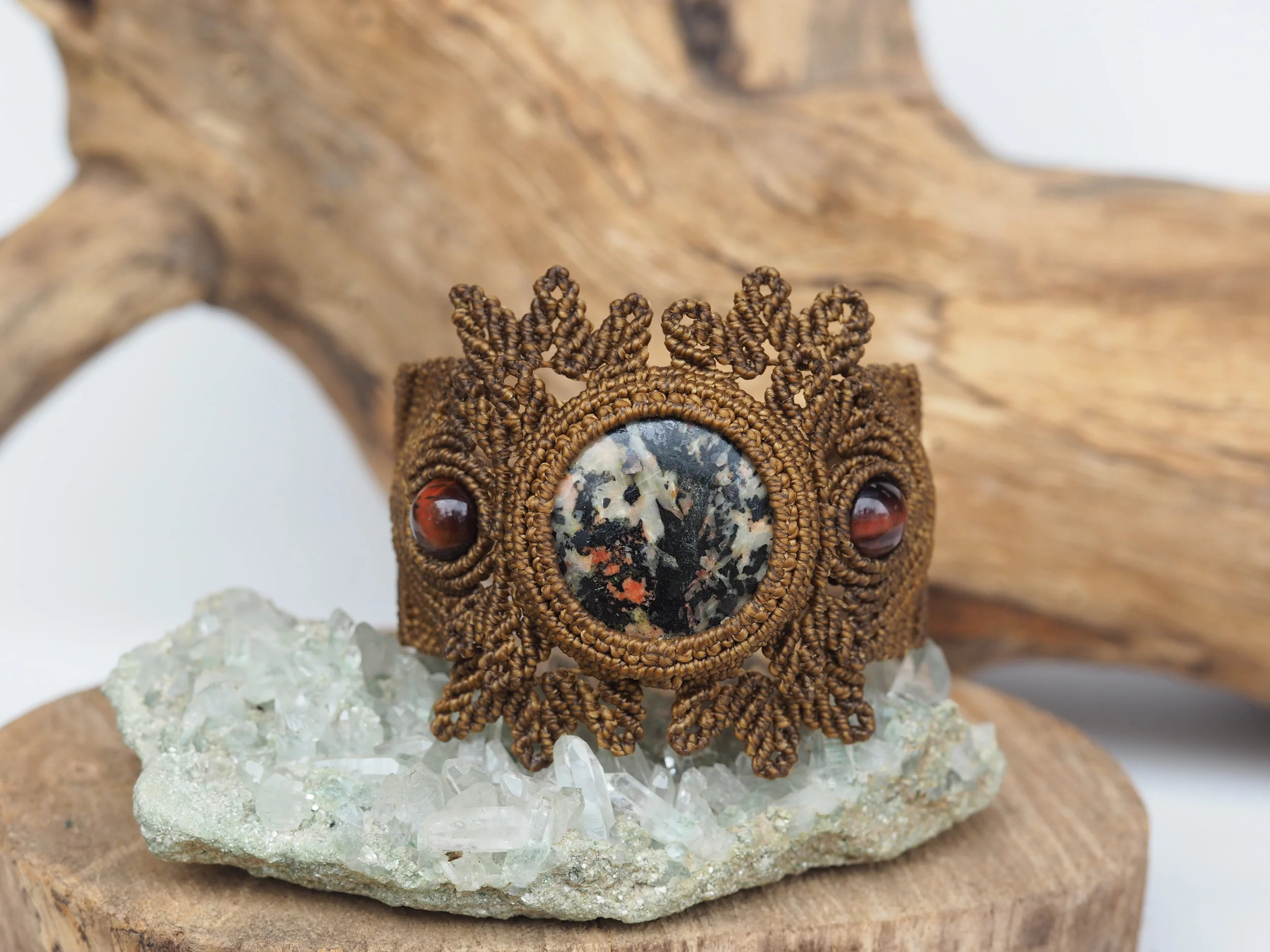 Rhodonite & Red Tiger's Eye · Macrame Bracelet