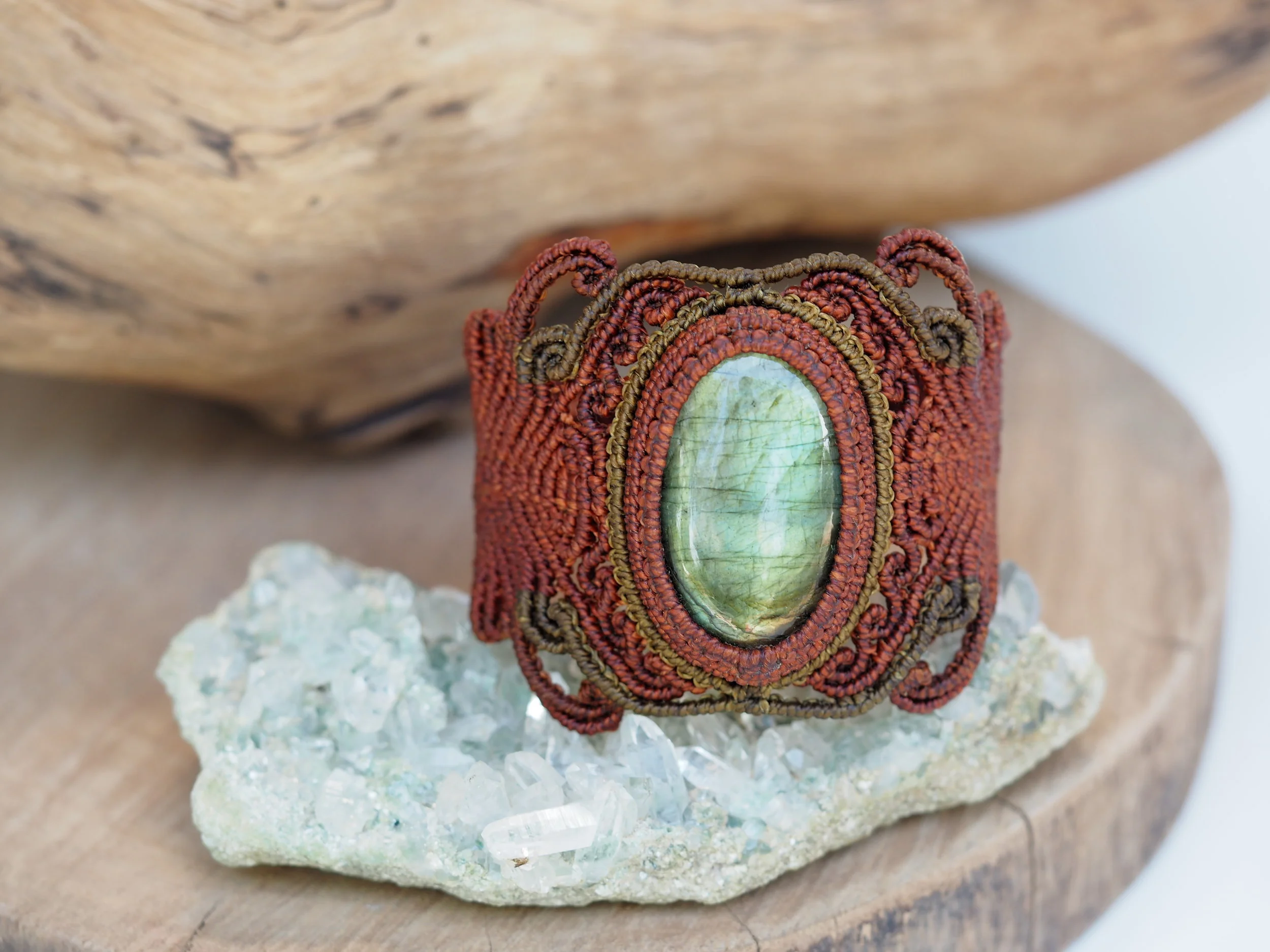 Golden Green Labradorite · Macrame Bracelet
