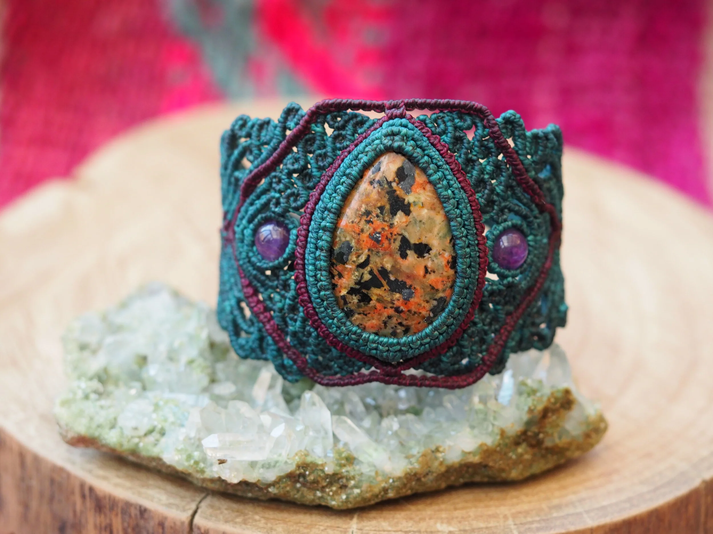 Rhodonite &amp; Amethyst · Macrame Bracelet