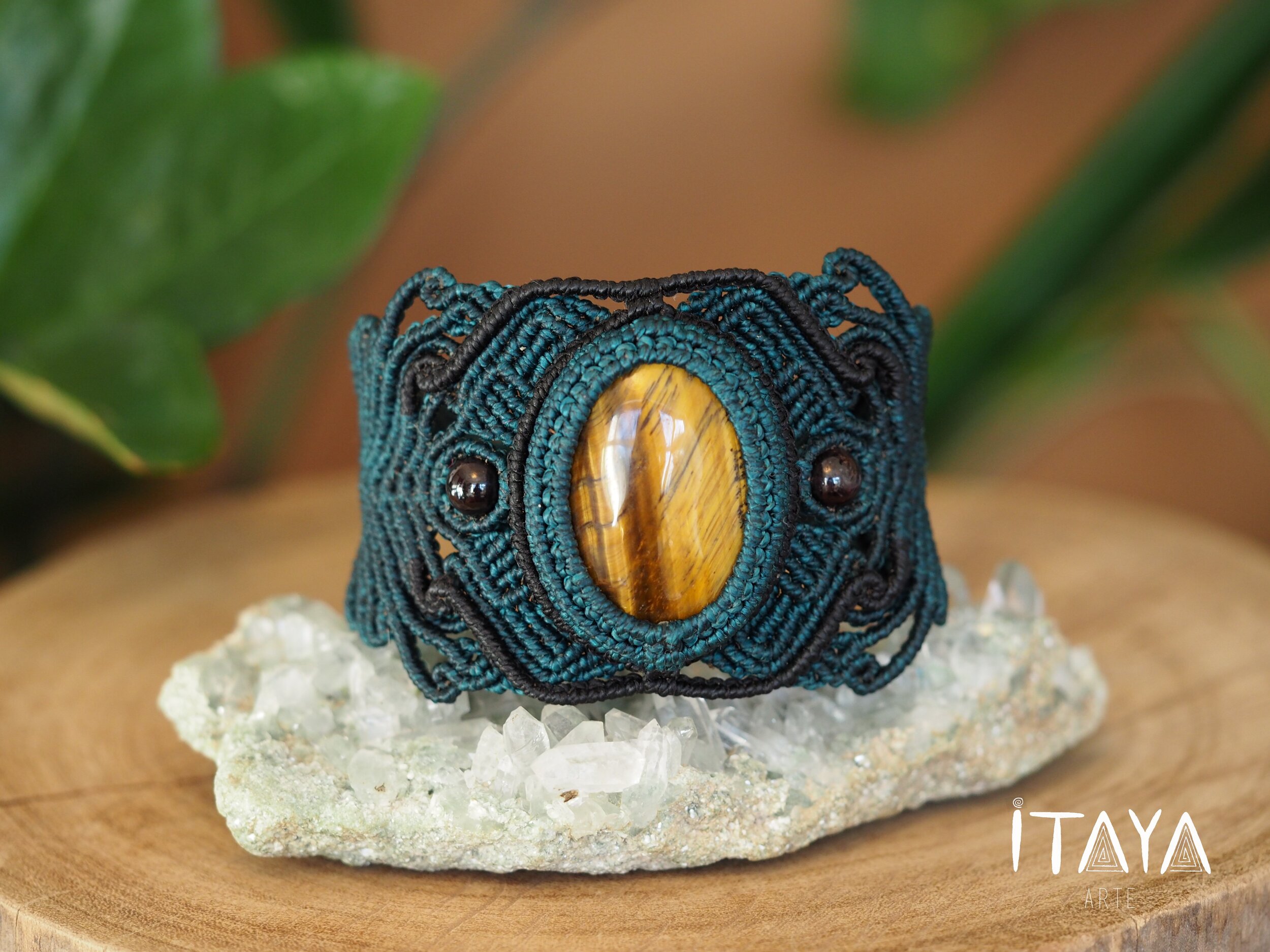 Tiger's Eye & Garnet · Macrame Bracelet