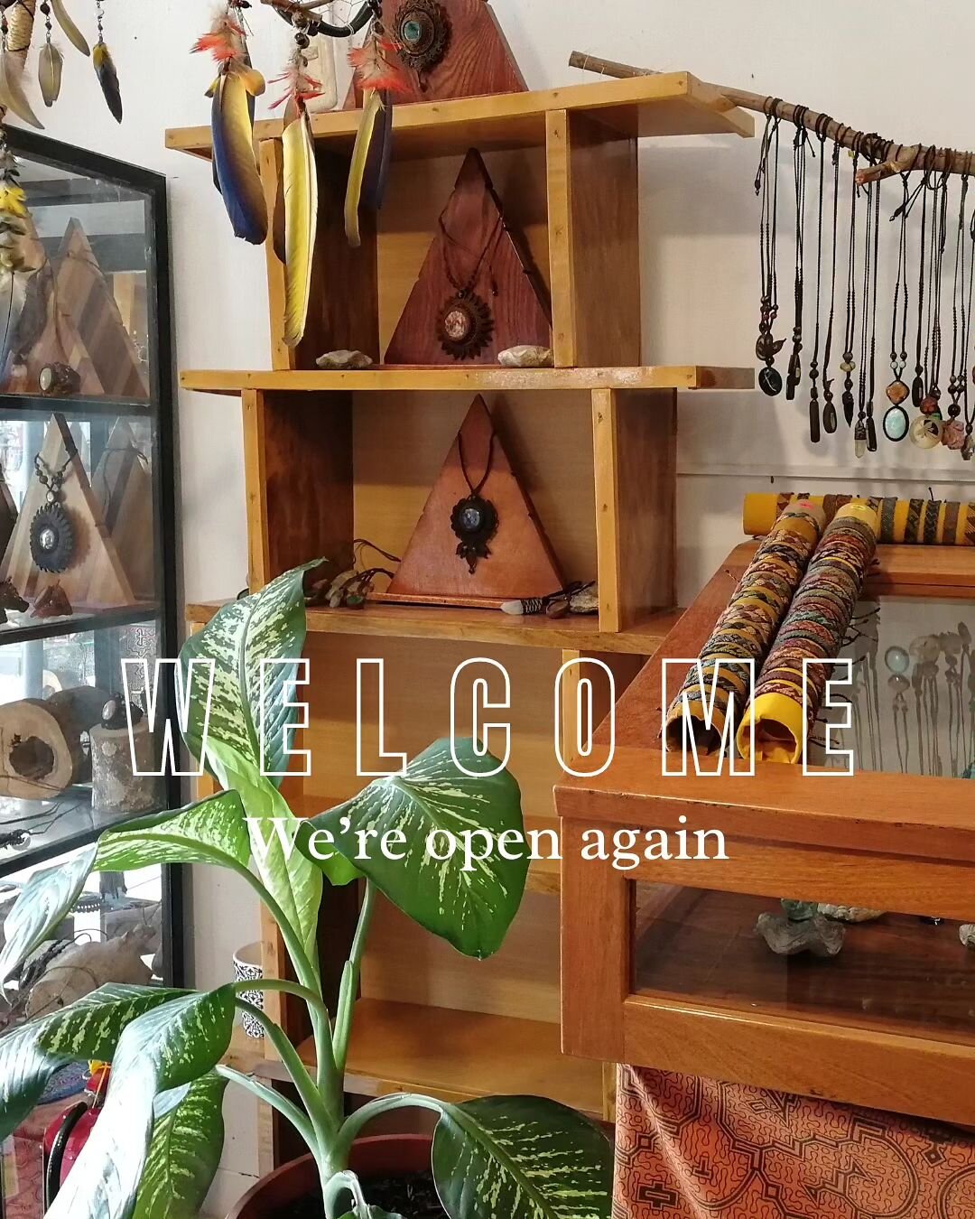 We&rsquo;re open again! The shop is feeling and looking fresher for the year ahead!&nbsp;✨
&bull;
//Estamos abiertos de nuevo! La tiendita se siente y luce m&aacute;s ch&eacute;vere para este a&ntilde;o!&nbsp;✨

&nbsp;
#itayaarte #itaya #artisanjewel