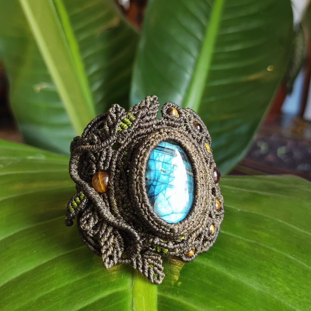 A recent custom order bracelet for the lovely Martyna who was visiting Pucallpa&nbsp;🍃💚
&bull;
//Una pulsera hecha recientemente de un pedido especial para la linda Martyna que estaba de visita en Pucallpa&nbsp;🍃💚

&nbsp;

#itayaarte #itaya #arti