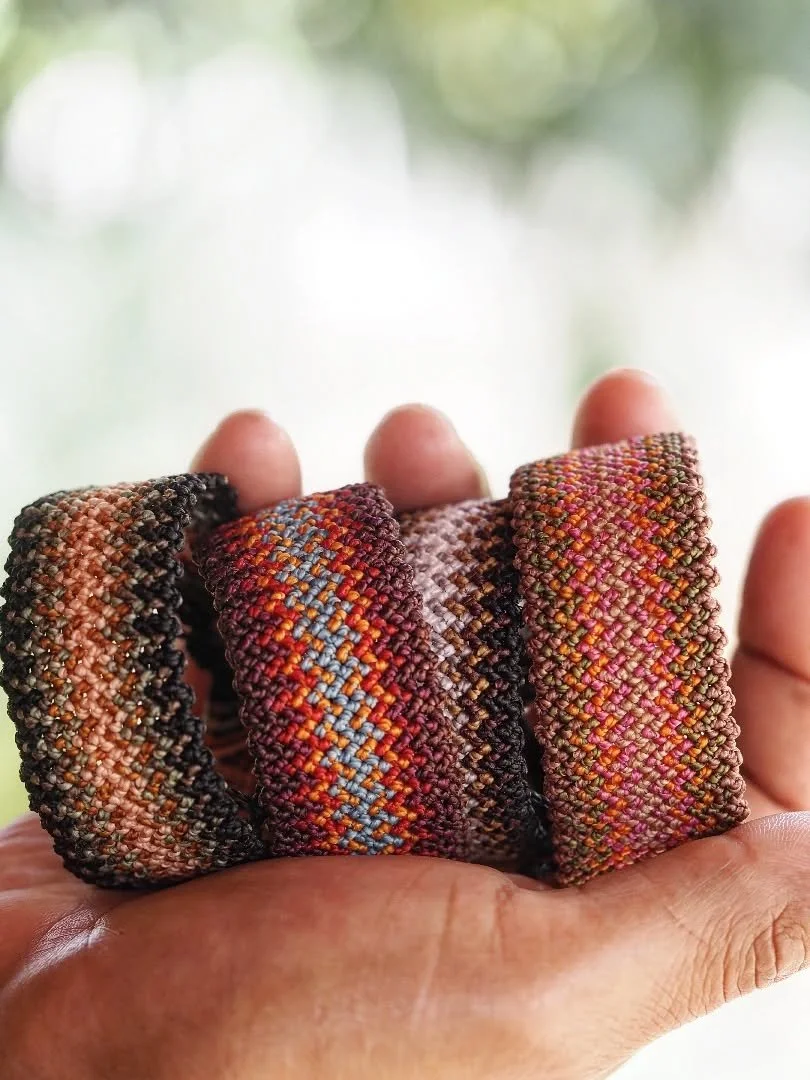 Camino Inca ⛰️ these bracelets will be available in the shop (in Yarinacocha) tomorrow 😀 These can also be worn as anklets ✨
•
//Camino Inca ⛰️ estas pulseras estarán disponible en la tienda (tienda f&i