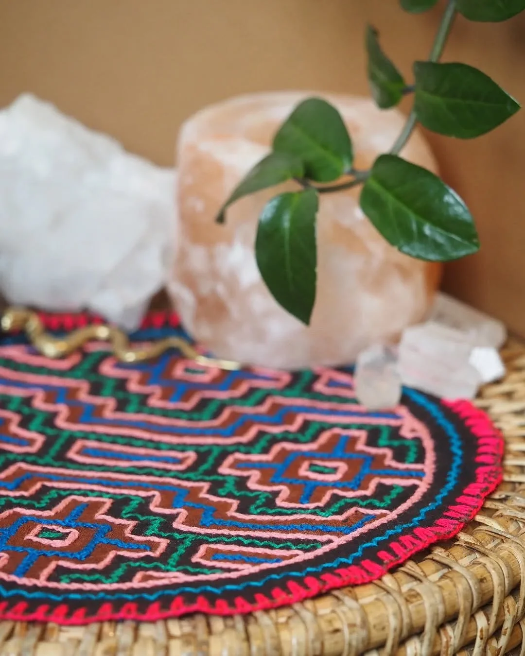 🌿 We have many beautiful, authentic Shipibo-Konibo textiles, sourced directly from female artisans in Yarinacocha 💫🧶🌿🌴
•
//🌿 Tenemos varias piezas textiles Shipibo-Konibo hermosos, auténticos y conseguido directamente