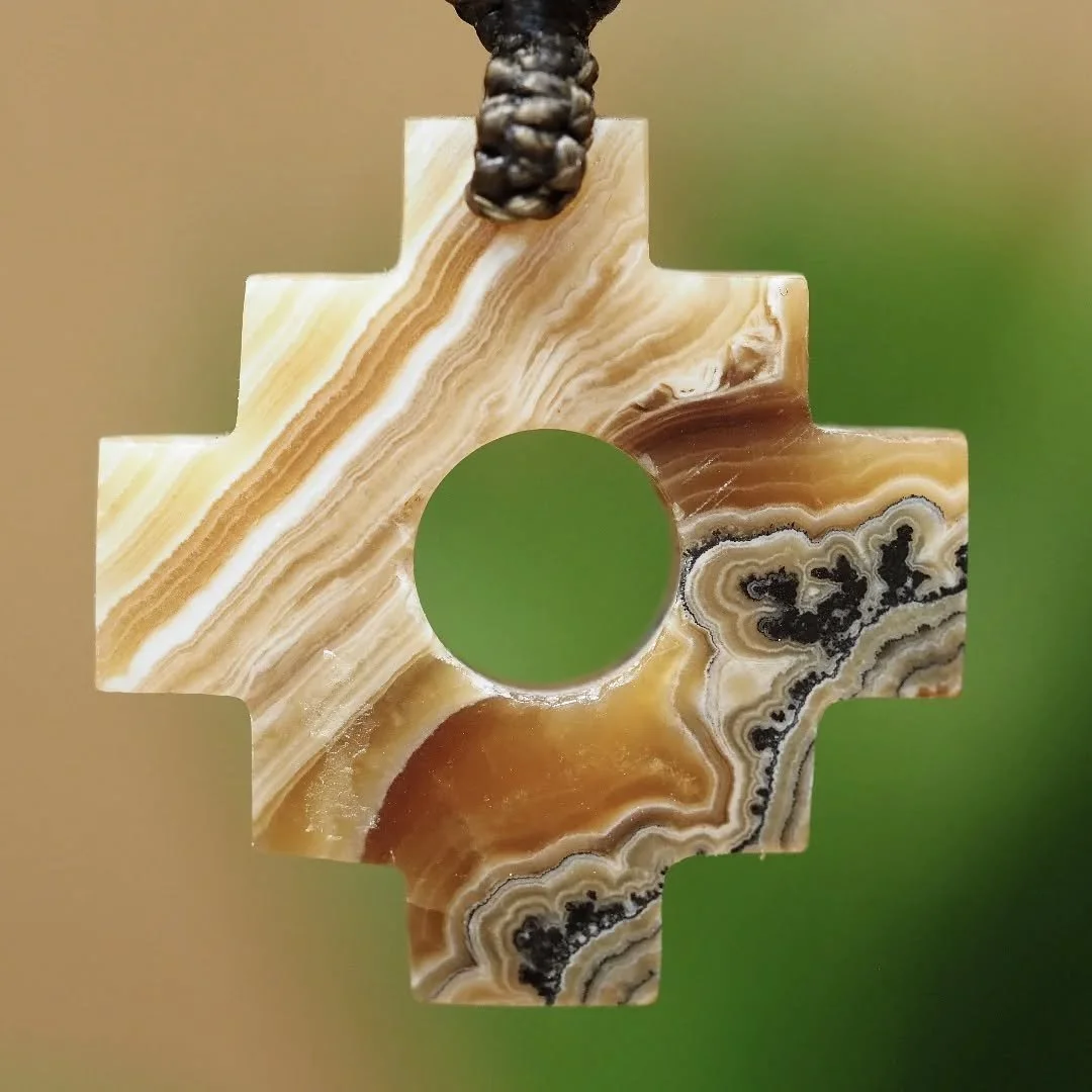 𝐓𝐡𝐞&nbsp;𝐂𝐡𝐚𝐤𝐚𝐧𝐚&nbsp;🦅🐆🐍

The chakana symbolizes a compass, the connection between the spiritual and earthly worlds, the cycle of life and the balance and harmony between humans and mother nature 🌱 
&bull;
//𝐋𝐚&nbsp;𝐂𝐡𝐚𝐤𝐚𝐧𝐚&nb