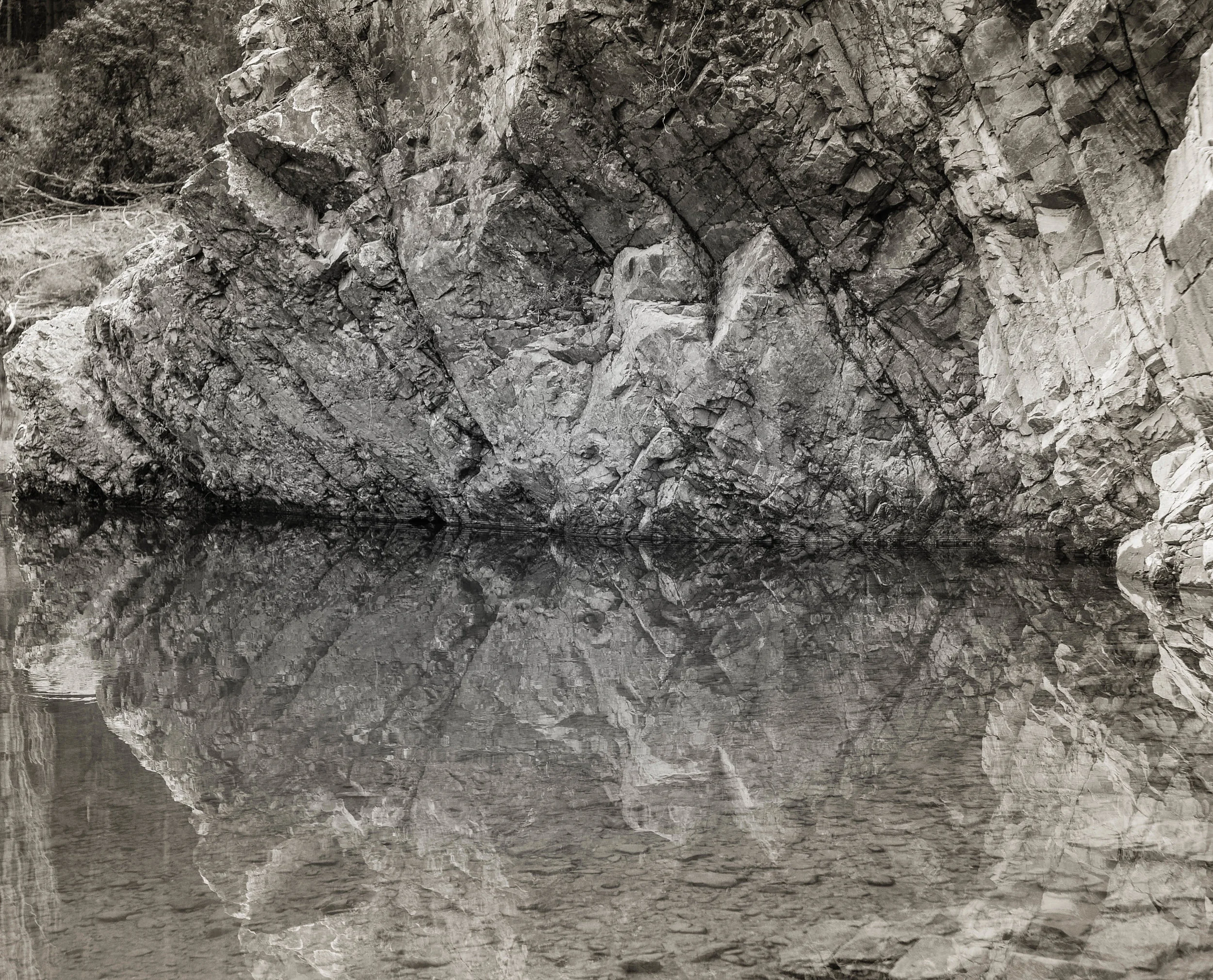 Lee Valley Rocks B&W.jpg