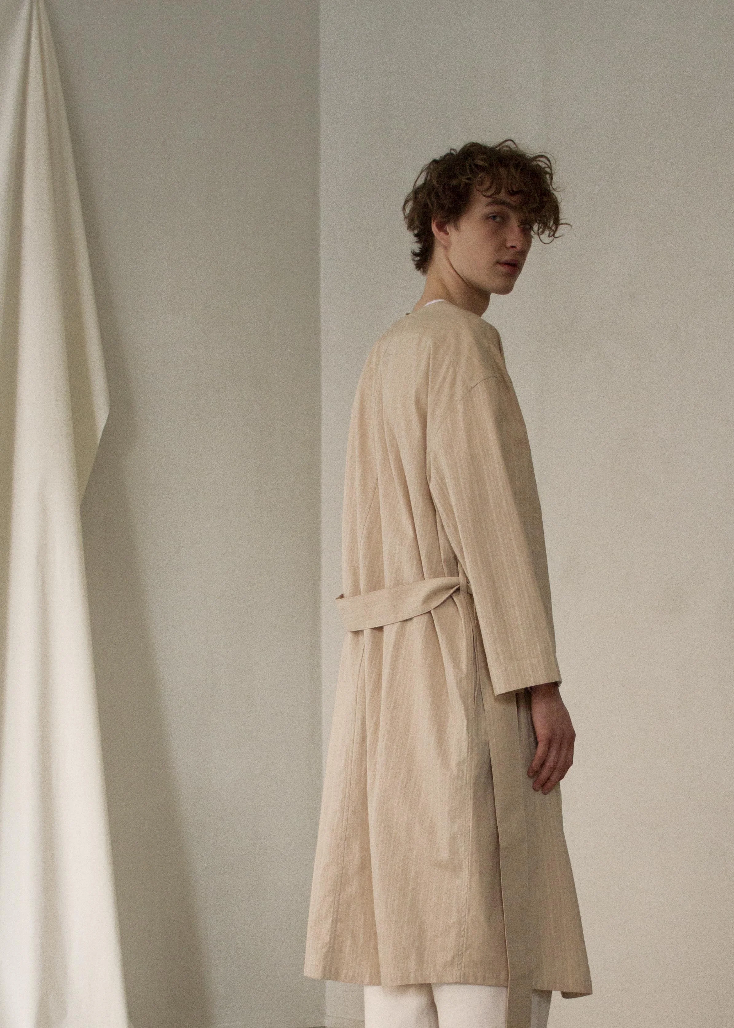 julien_robe_beige_gustav2.jpg