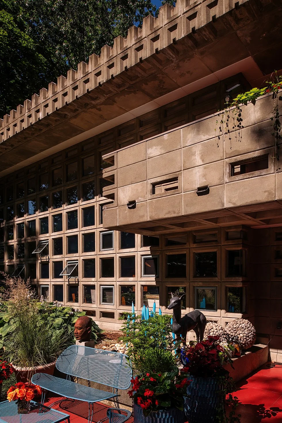 Photograph of the Dorothy G. Turkel House in Detroit, Michigan, featuring Frank Lloyd Wright's residential design.