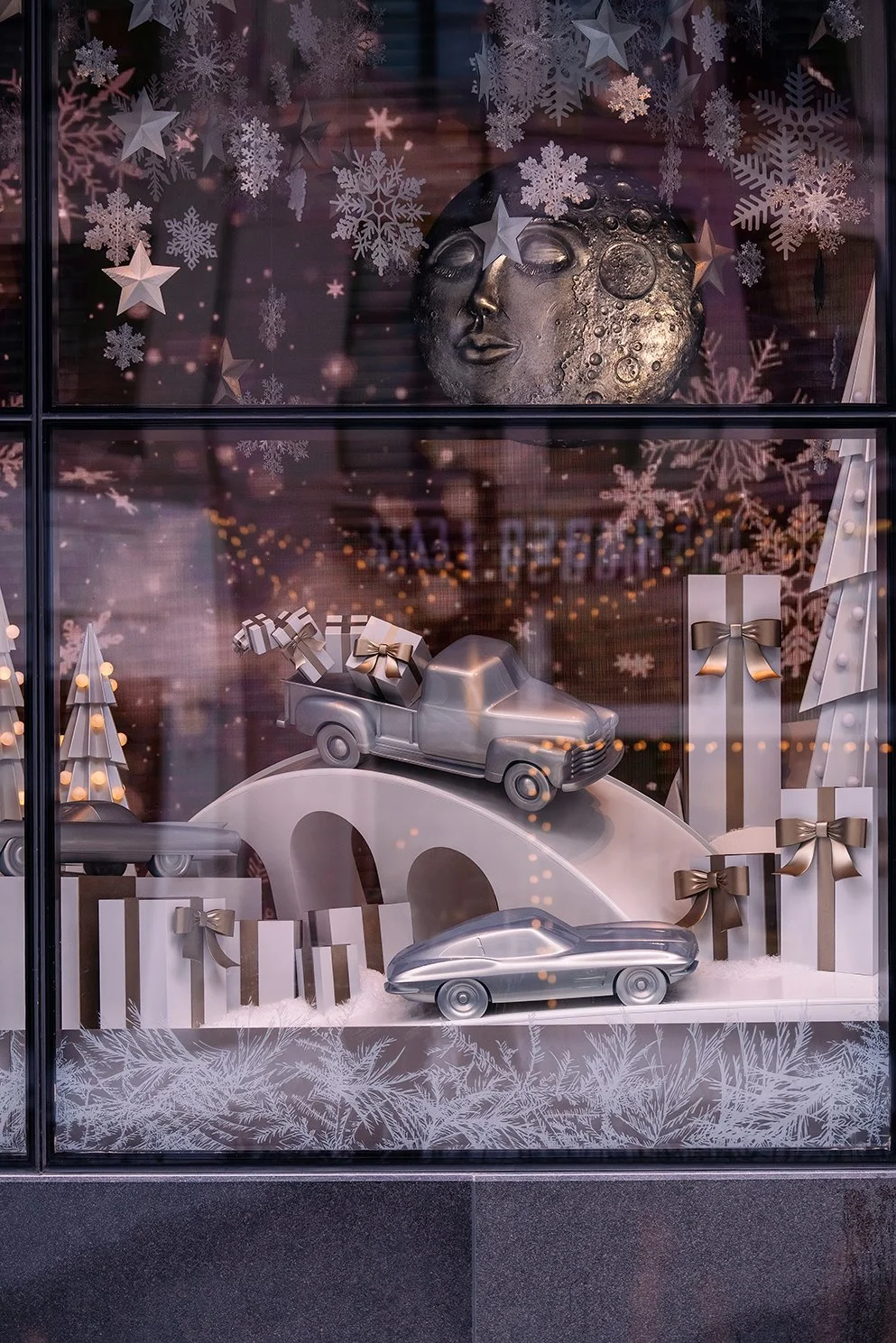   Visitors enjoying the Nick Gilbert Way holiday activation in Detroit at Hudson’s Detroit by SHoP Architects and Bedrock.  