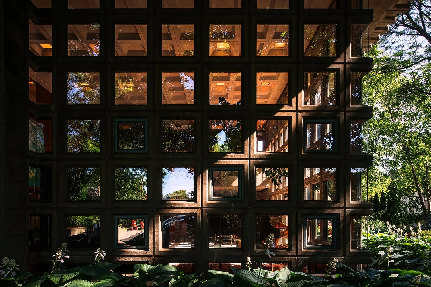 Exterior view of the Dorothy G. Turkel House, a Frank Lloyd Wright-designed home in Detroit, Michigan.