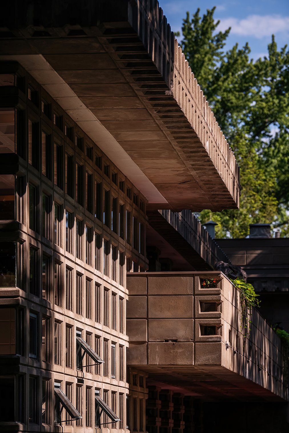 Photograph highlighting the architecture of the Dorothy G. Turkel House designed by Frank Lloyd Wright in Detroit, Michigan.