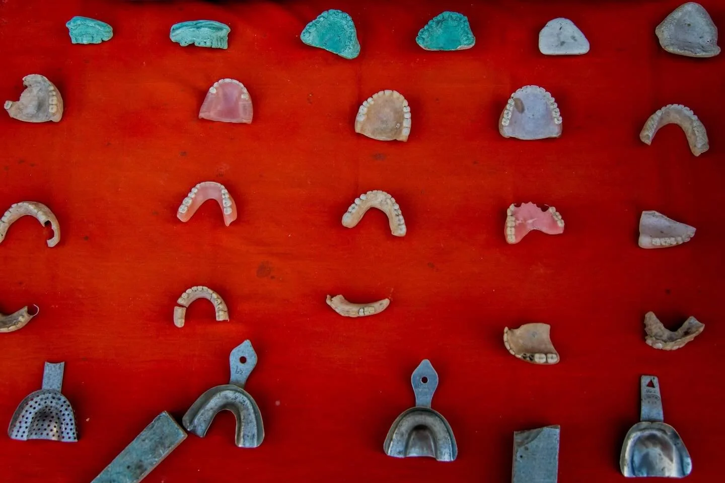 Throwback to 2016 in the streets of India. Grateful to finally have dental insurance and an appointment in the books next week. Fearing the spikes in healthcare access in the US with this coming year in insurance spikes. 

#streetphotography #india #