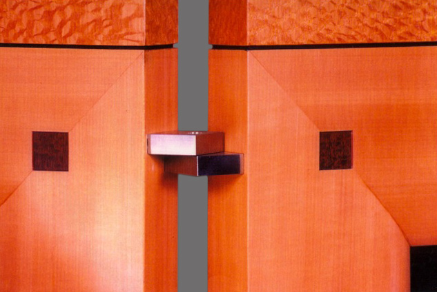 Photo-ScreenHinge-Detail.jpg