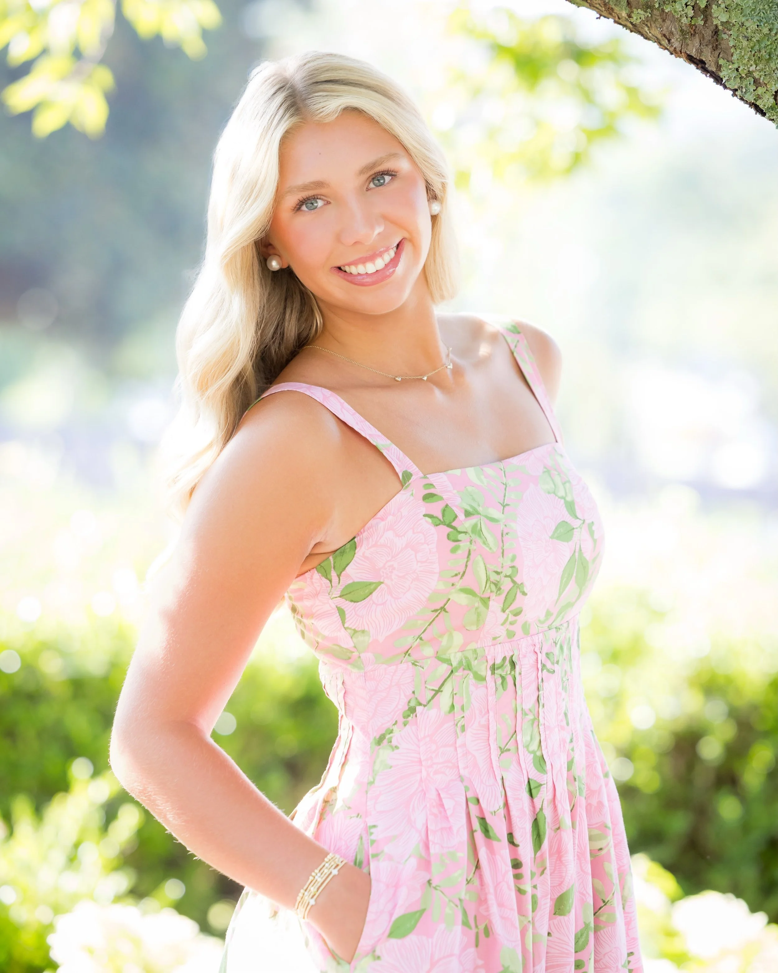 10 years. That&rsquo;s how long this girl has been in front of my camera! Beautiful on the inside and out, she was radiant for her Senior Experience Session. Swipe to the end to see little Sydney!