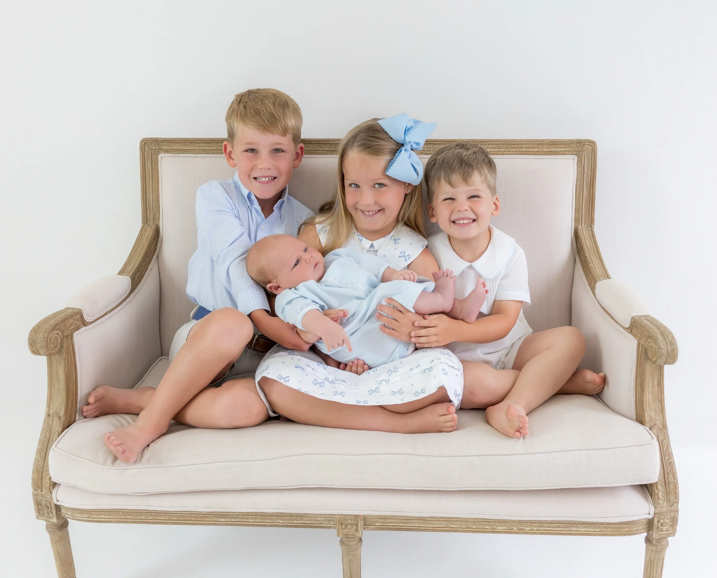 Three big siblings, one brand-new baby brother, and a whole lot of love behind my lens.