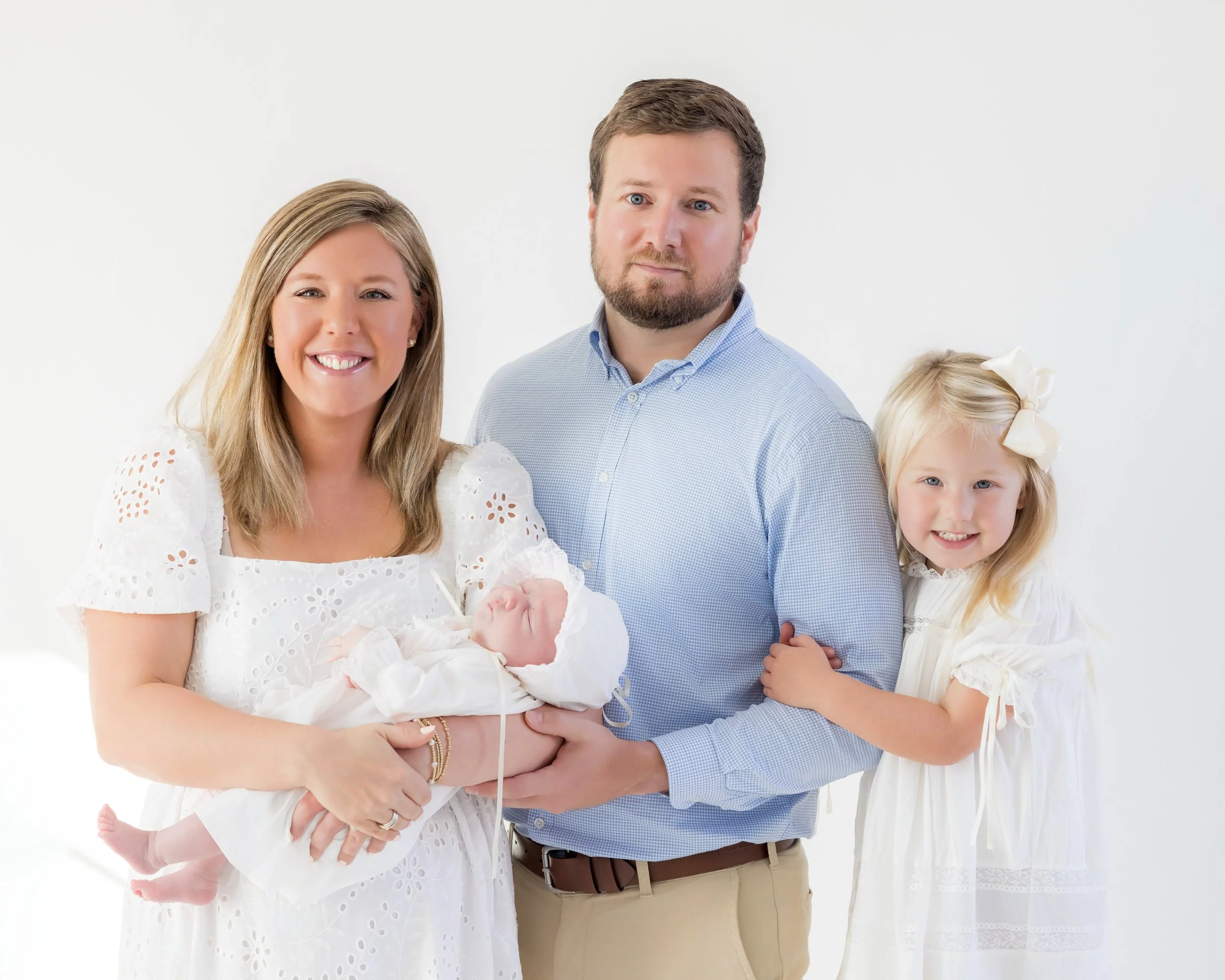 Here&rsquo;s a sneak peek into this gorgeous newborn session with the Tipton family. Scroll to see the sweetest big sister cuddle!
