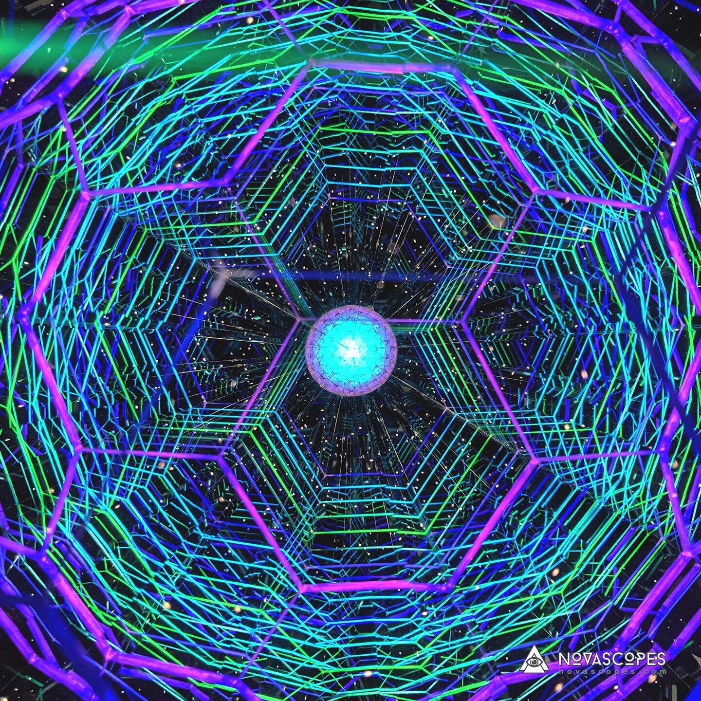 Take a look at the inside of this 12-inch &quot;Slim&quot; Nova Scope
.
.
.
.
.
#kaleidoscope #novascopes #wow #geometricart #handmade #kaleidoscopeart #stainedglassart #sacredgeometry #psychedelicart #fractals