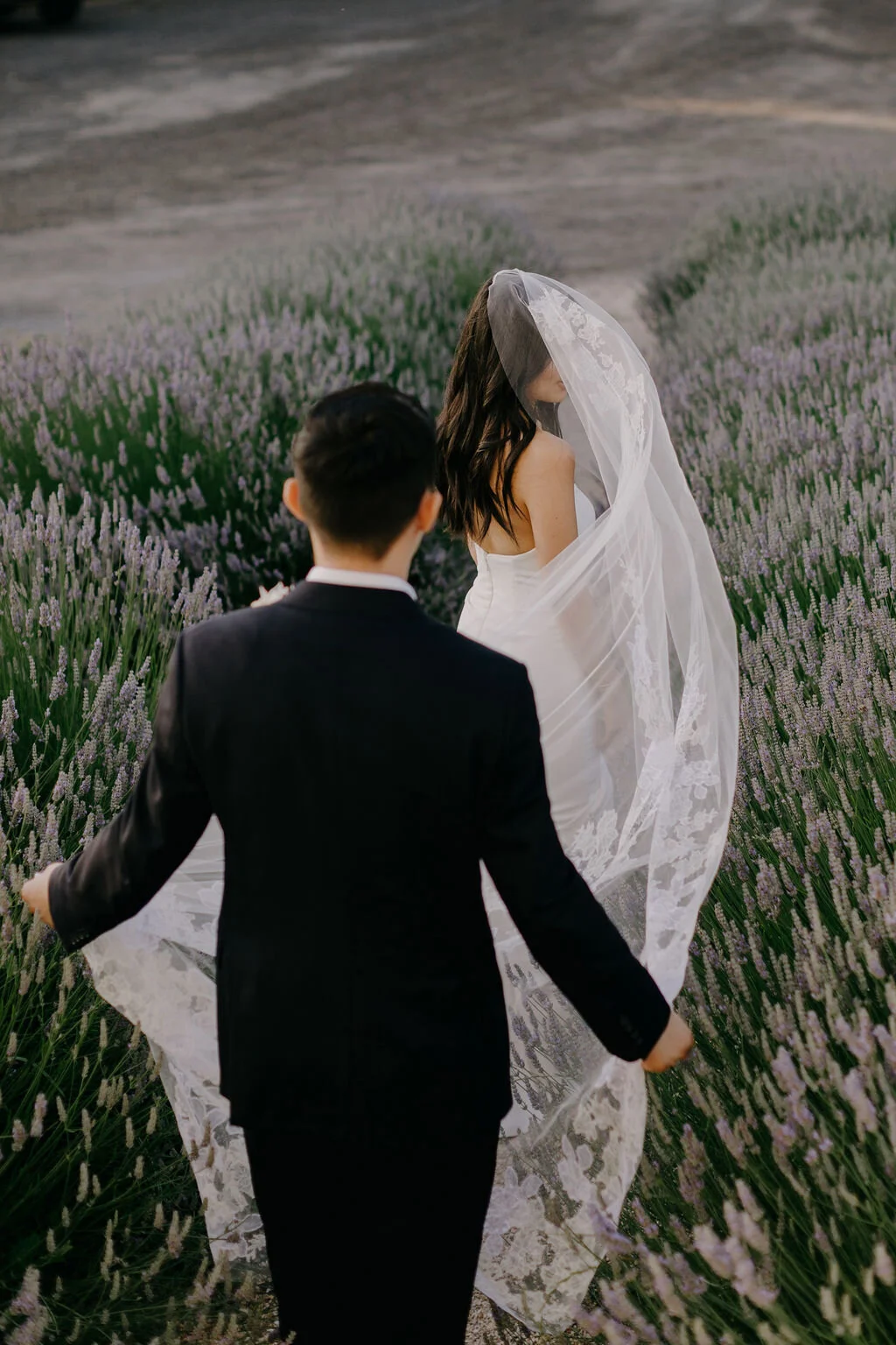 Lynda &amp; Darrin's Modern yet Classic, All-White Wedding