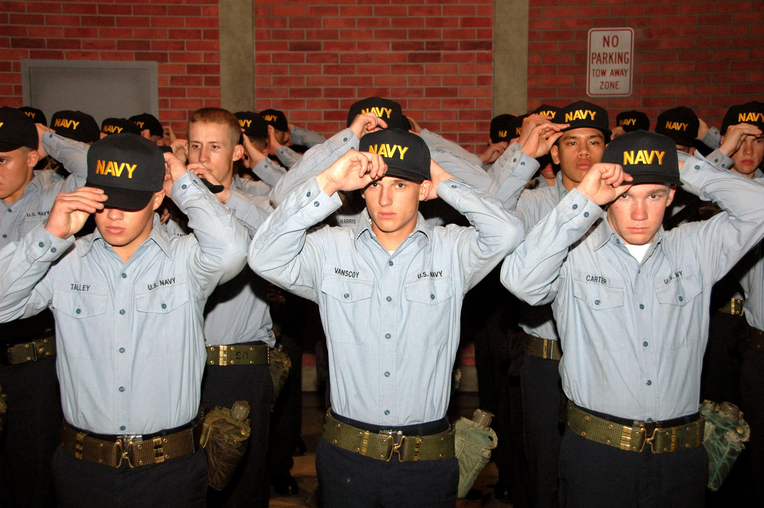 U.S._Navy_recruits_from_Division_253_place_Navy_ball_caps_on_their_heads_during_a_capping_ceremony_after_ending_training_for_Battle_Stations_21_onboard_USS_Trayer_(BST_21)_at_Naval_Station_Great_Lakes,_Ill._070814-N-IK959-071.jpg