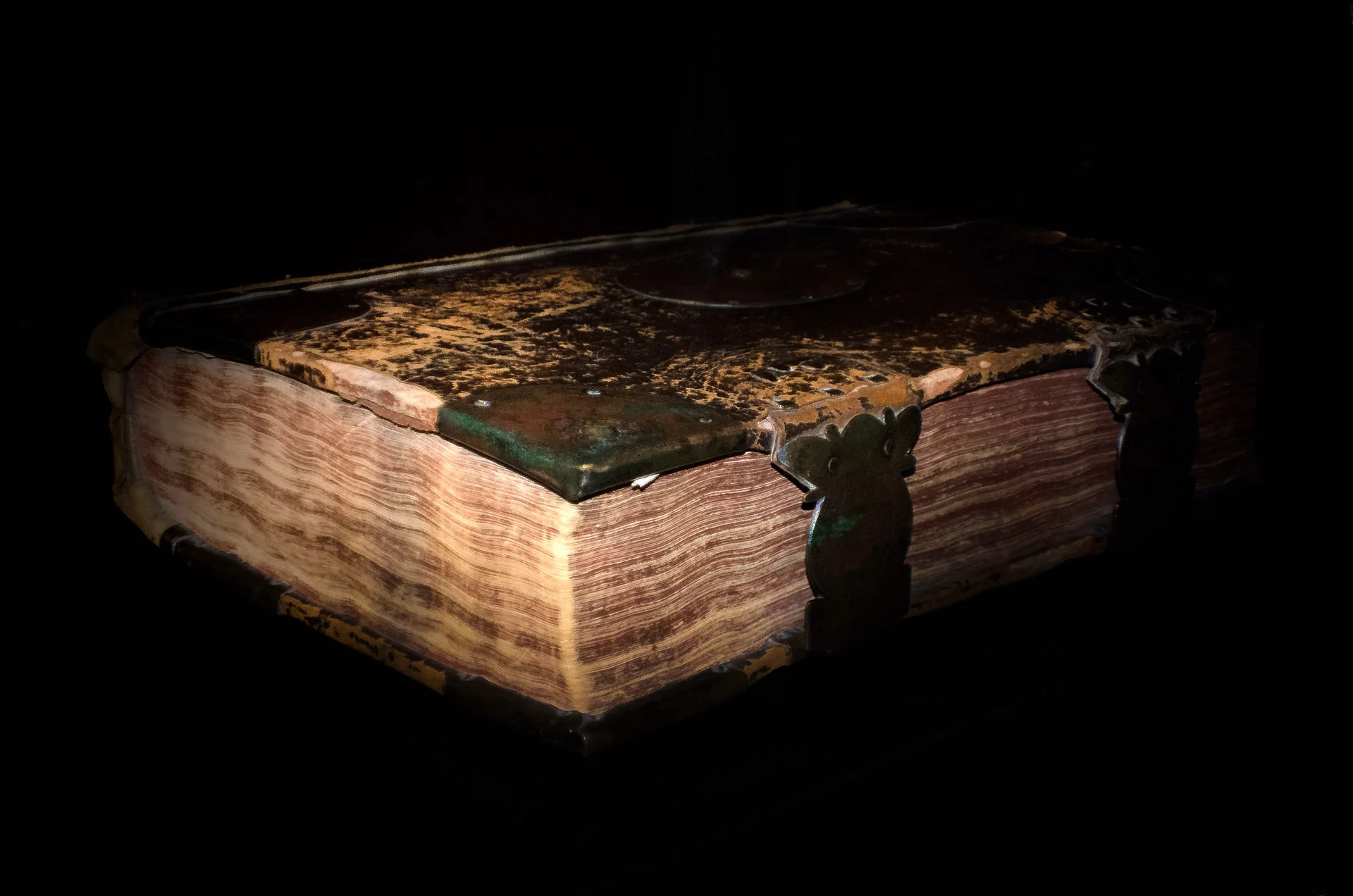 OldBook2.jpg