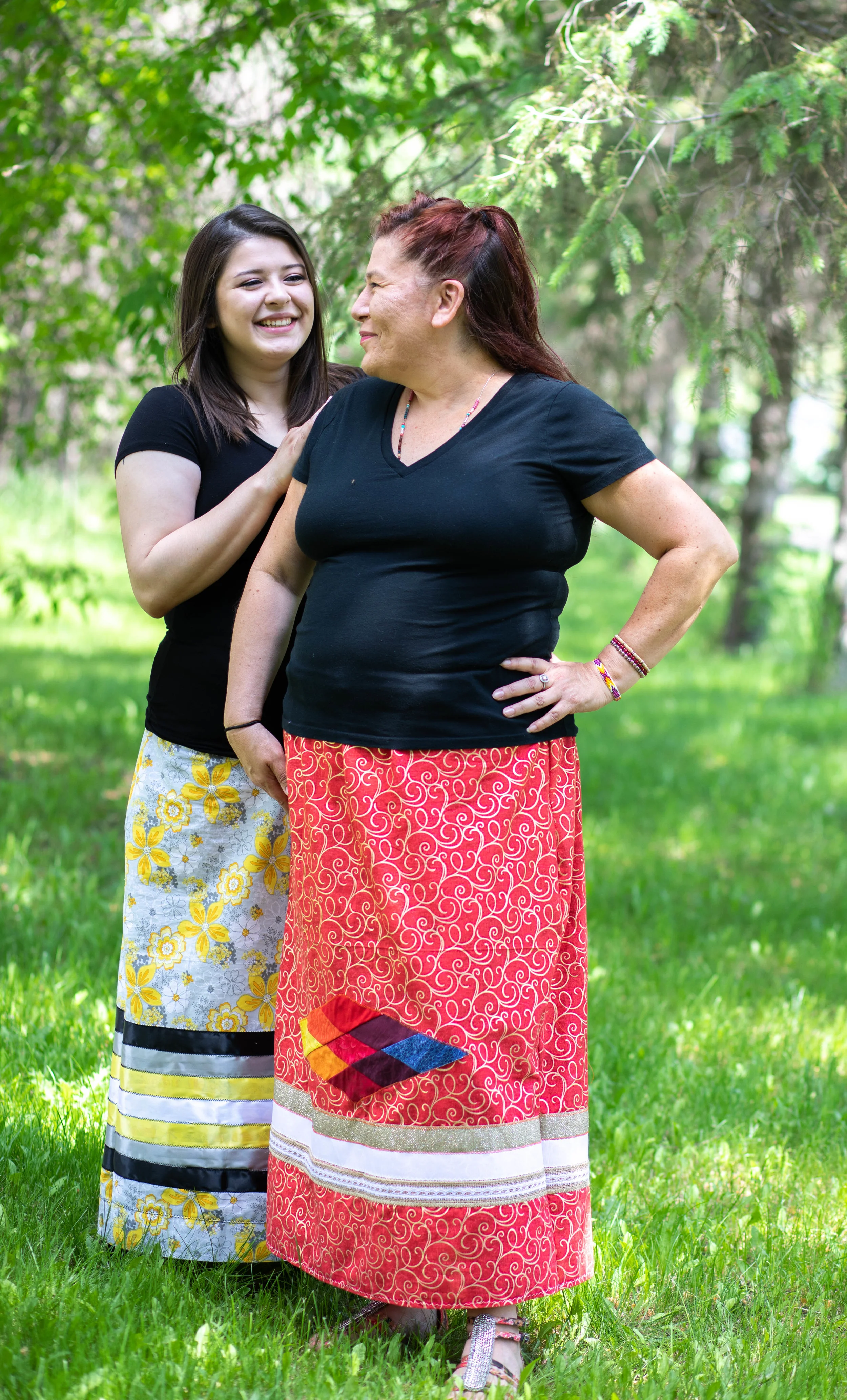 Courtney Olsen (Ojibwe) and her mother, CSA Honoree Melissa Widner (White Earth). Photo by Roxanne Best (Confederated Tribes of the Colville Reservation).