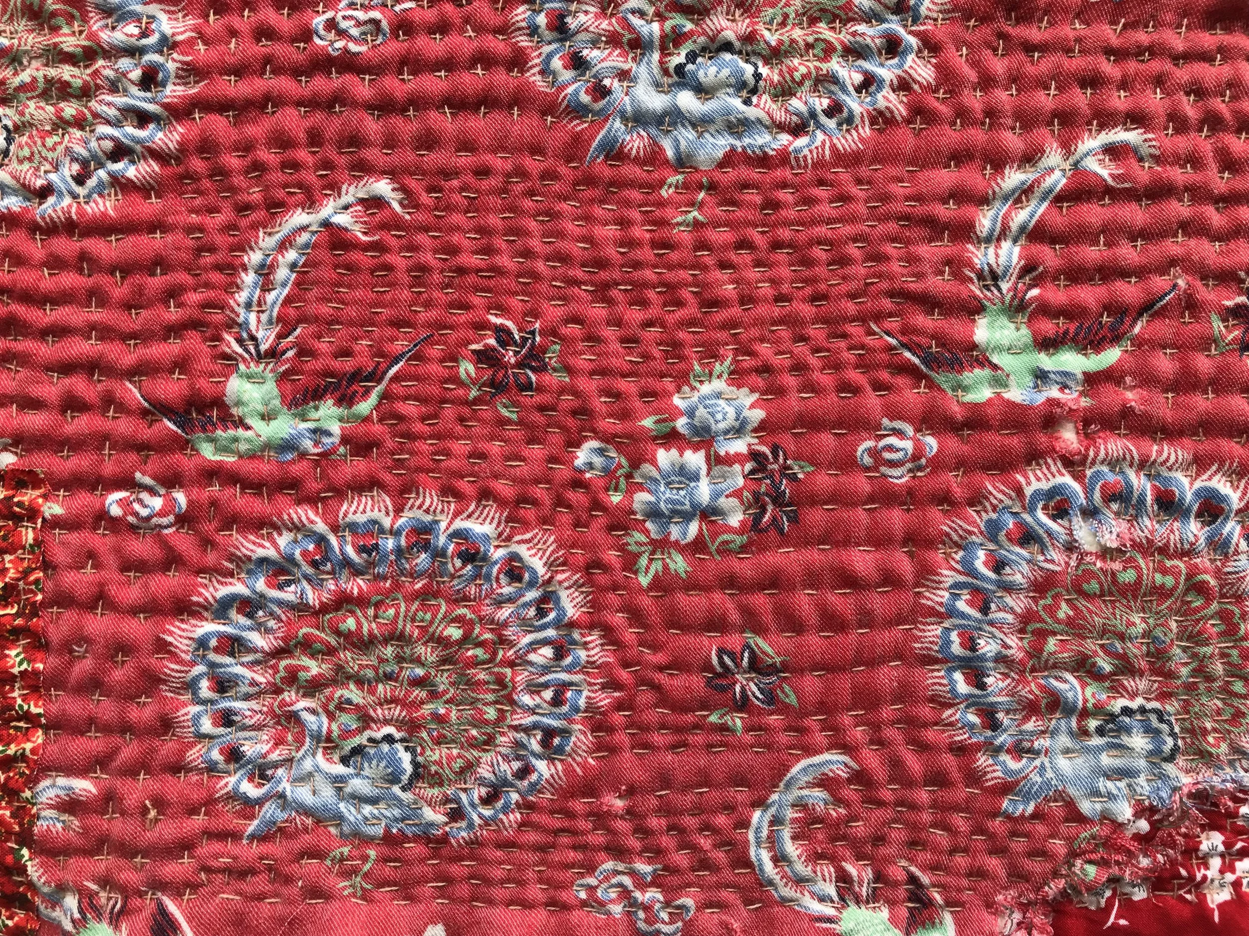 Center of the quilt to show the economy of the hand stitch lines with spaces ranging from thick to very thin.