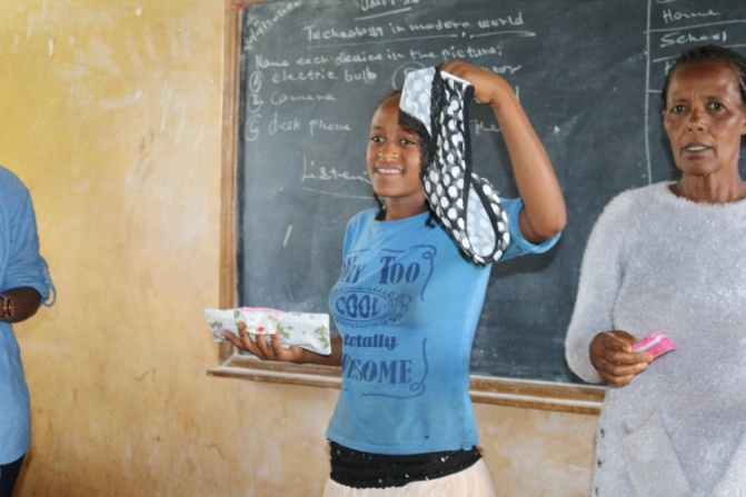 This demonstration taught 400 girls how to use and wash their reusable pads and maintain proper hygiene.