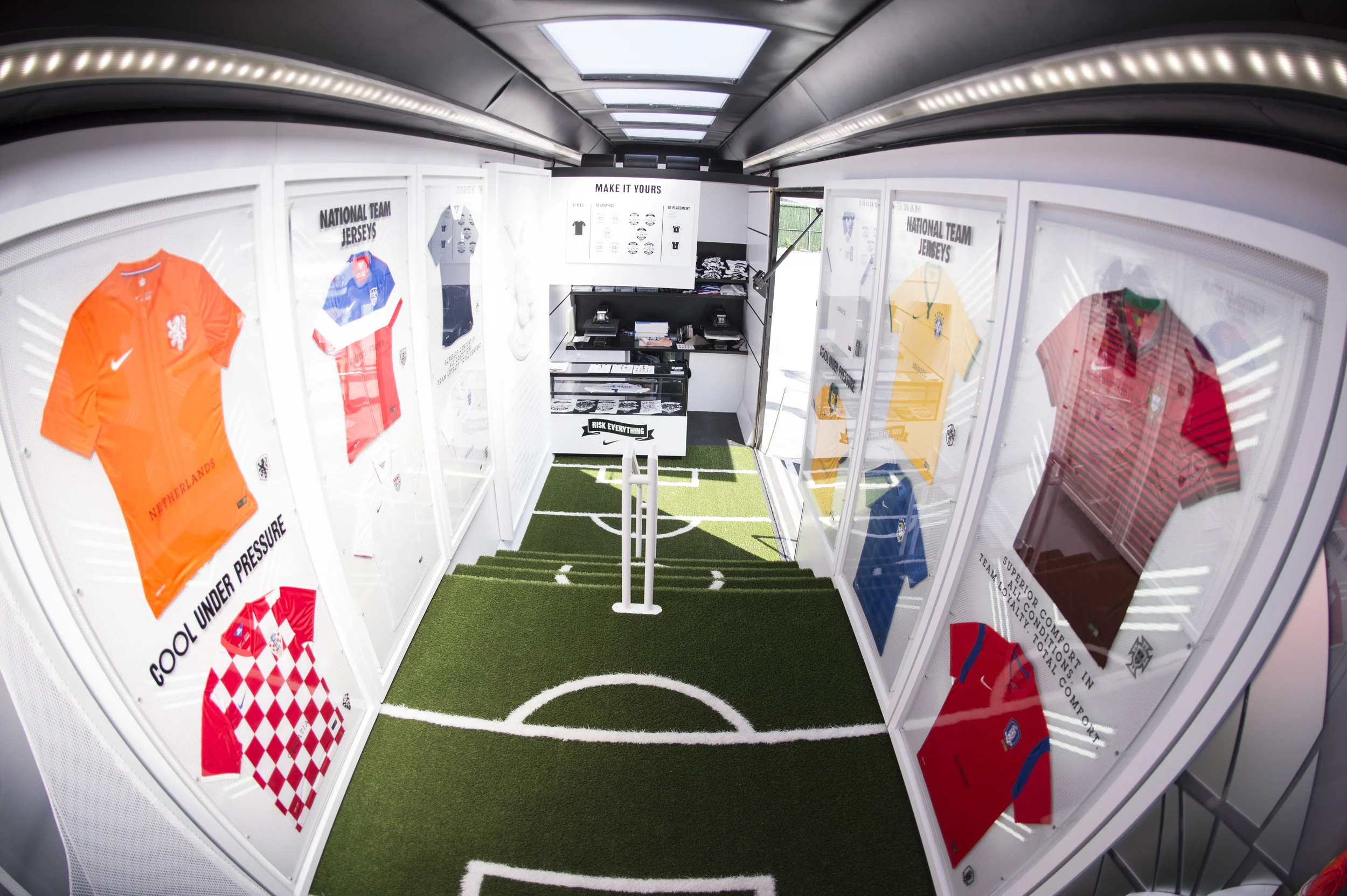 INTERIOR_20140621_NIKE_WorldCupBus_100.JPG