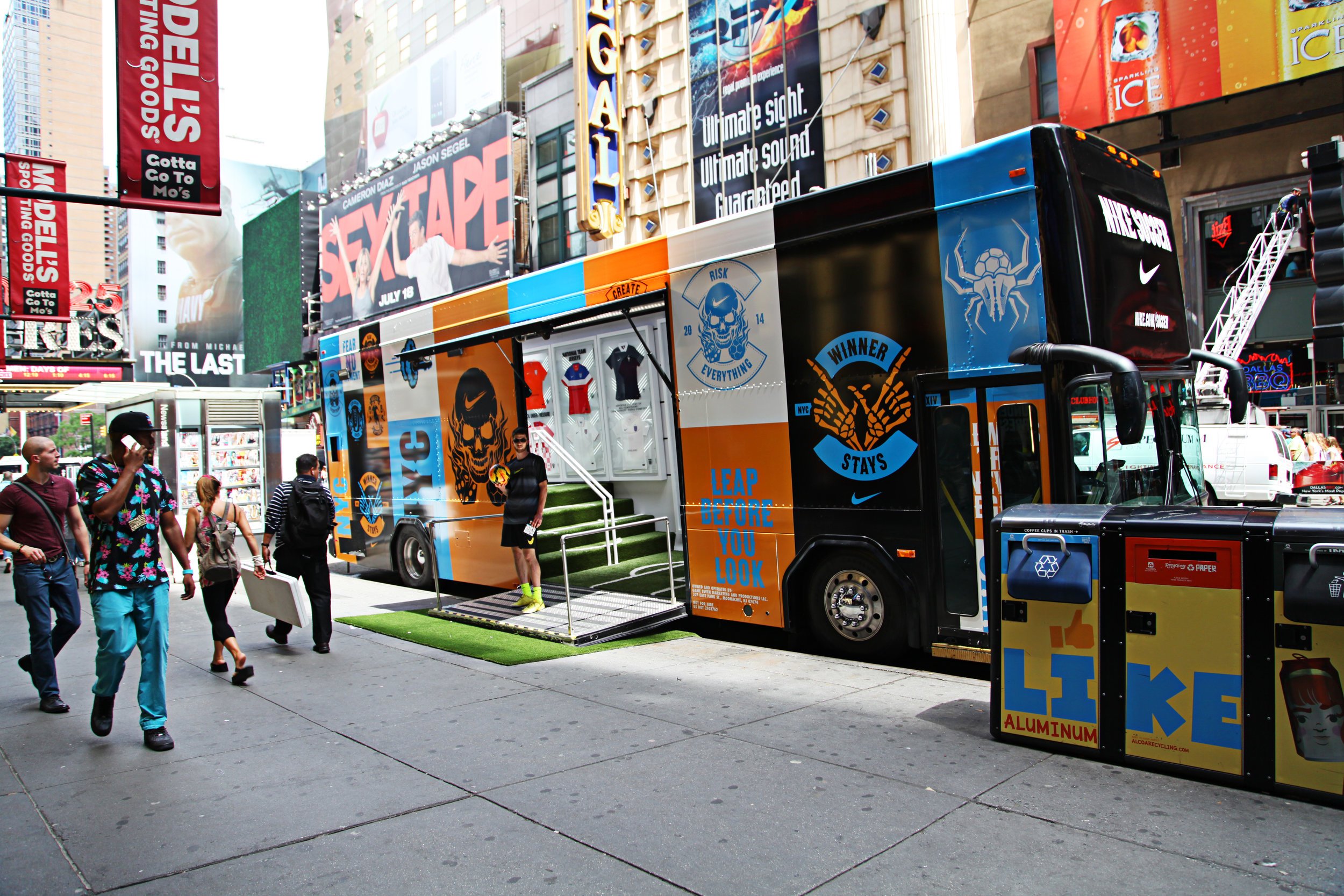 Modell-NikeBus-2014-06-26_01.jpg