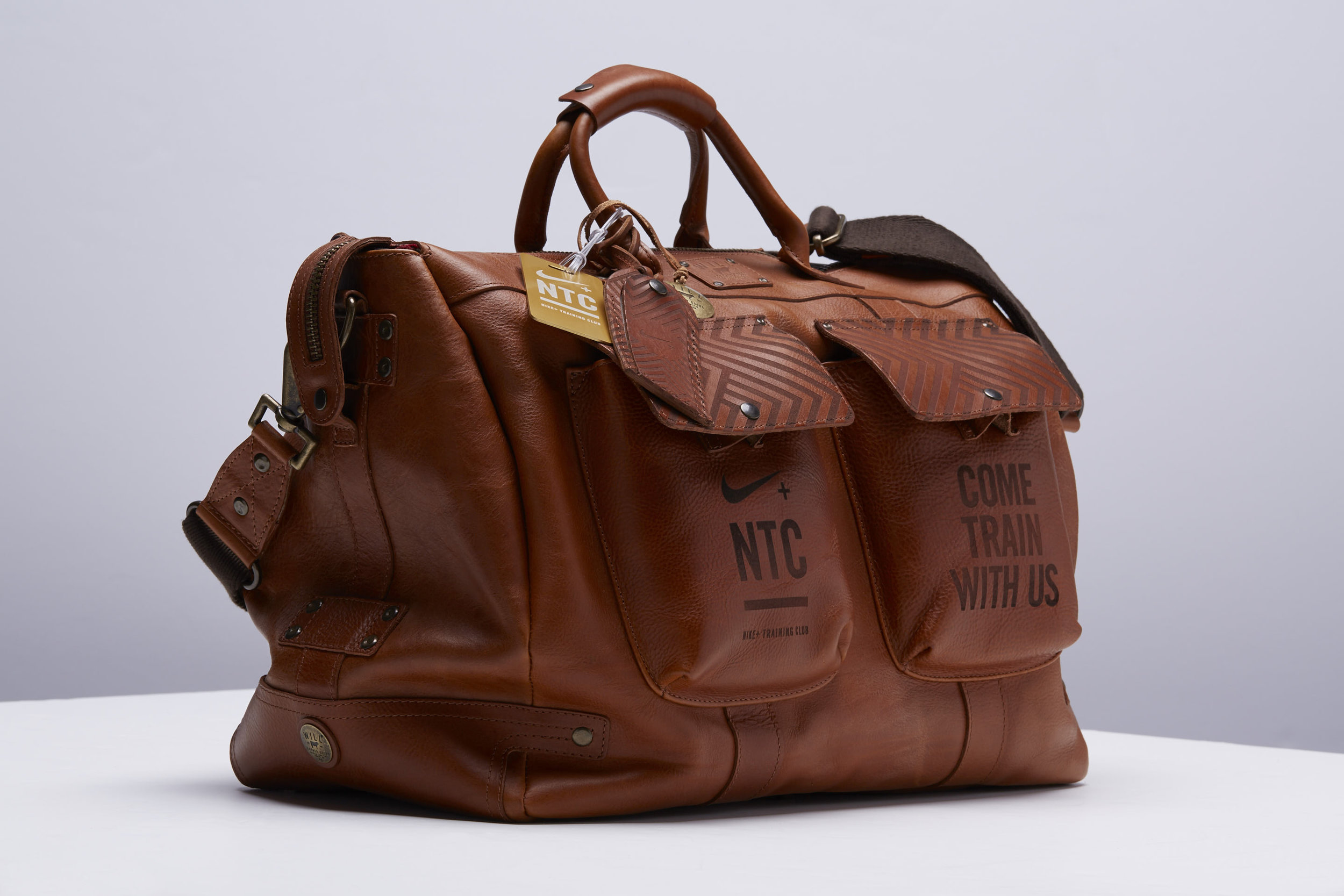 House_Of_Metcon_Athlete_Bag_Side_V1.jpg