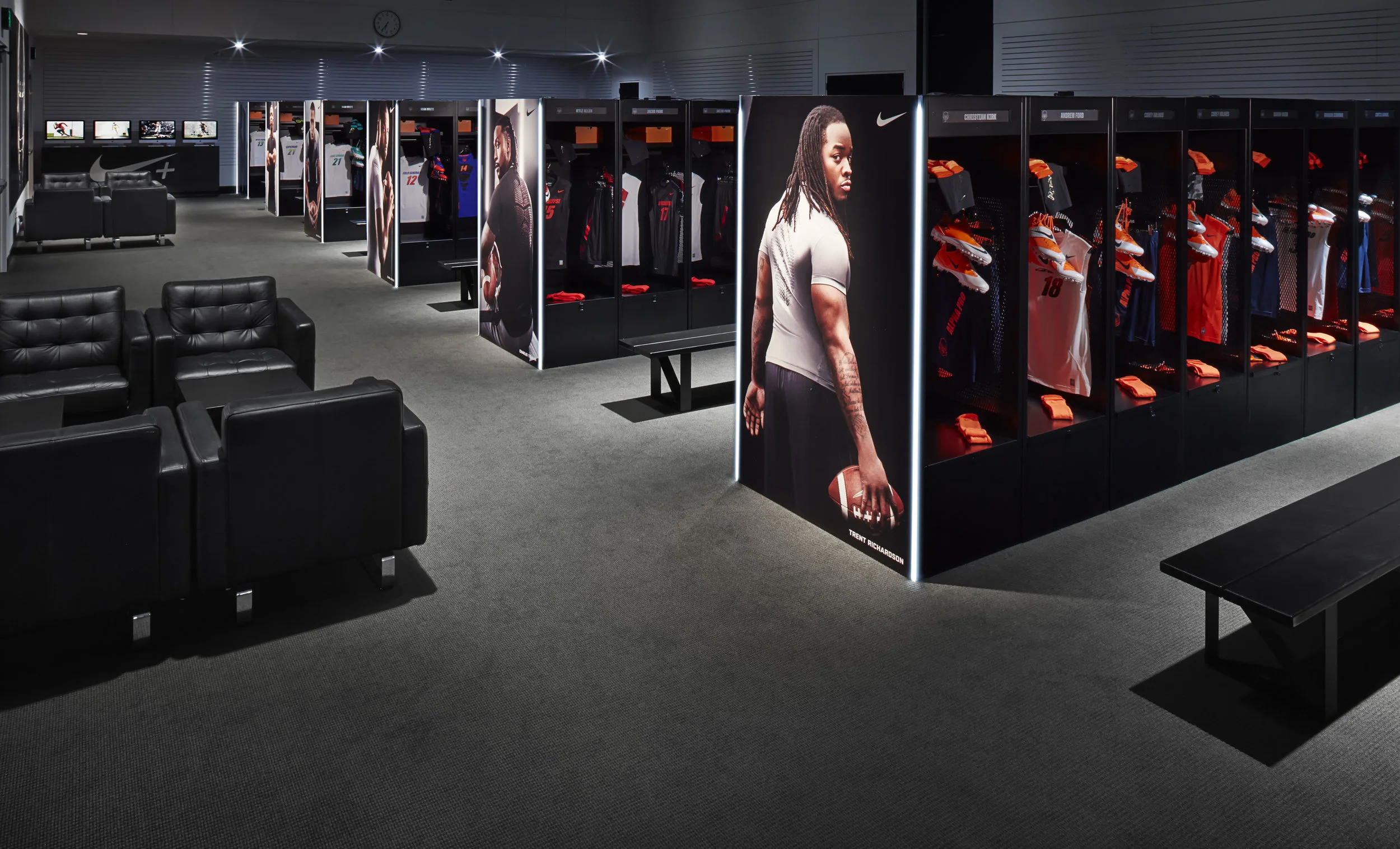 LockerRm_2114.jpg