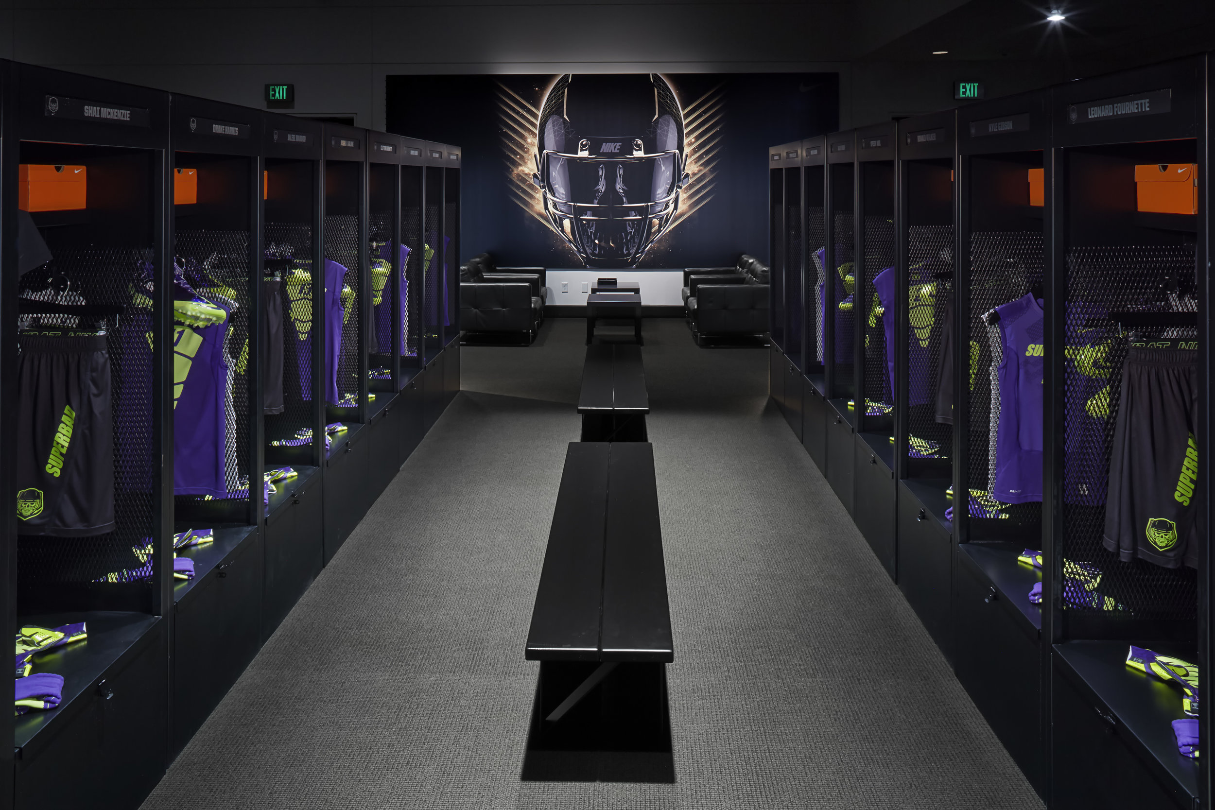LockerRm_2236.jpg