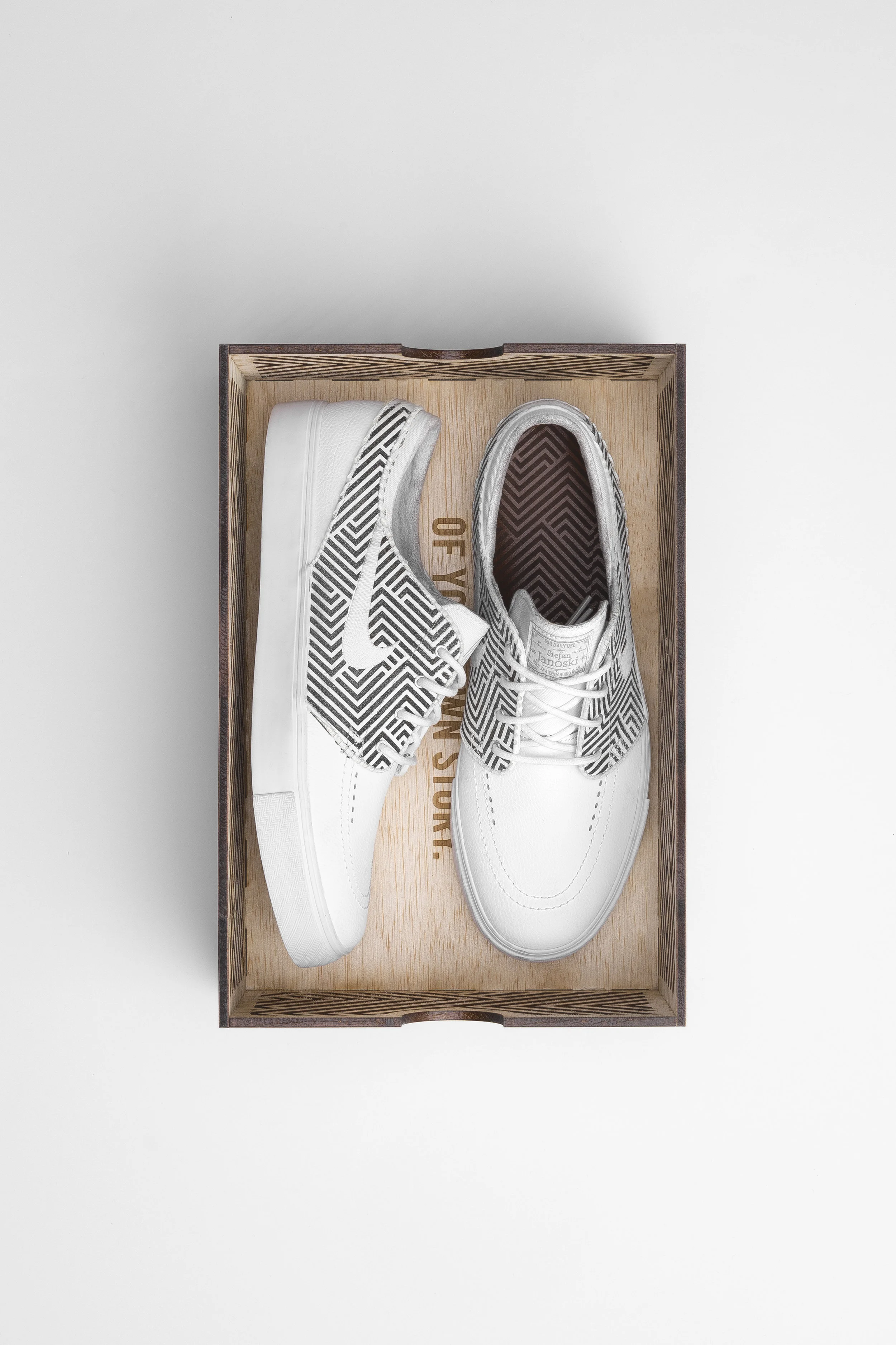 SchriberBox_ShoeBox-InteriorShoes_V2_TopShoe copy.jpg