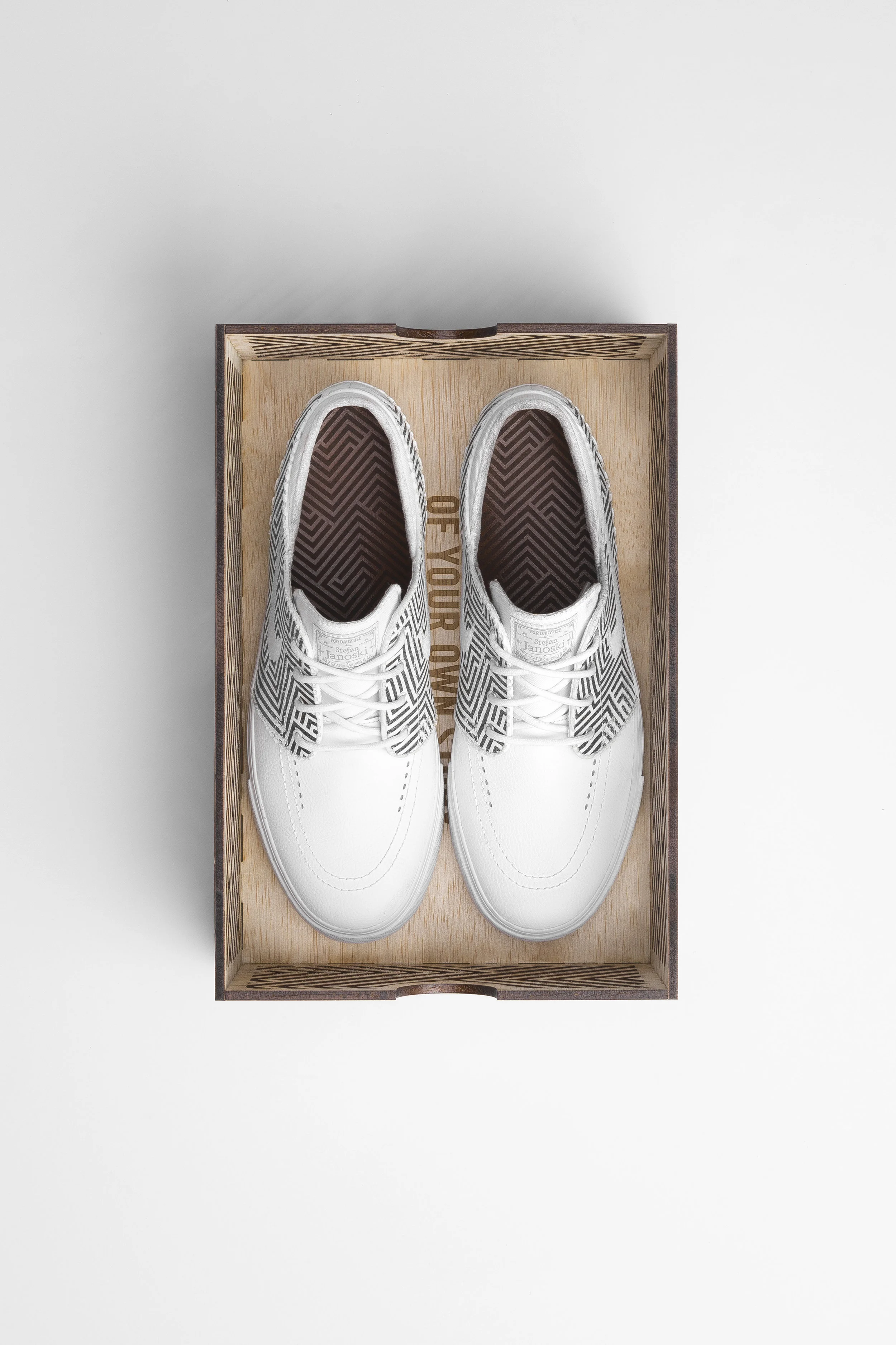 SchriberBox_ShoeBox-InteriorShoes.jpg