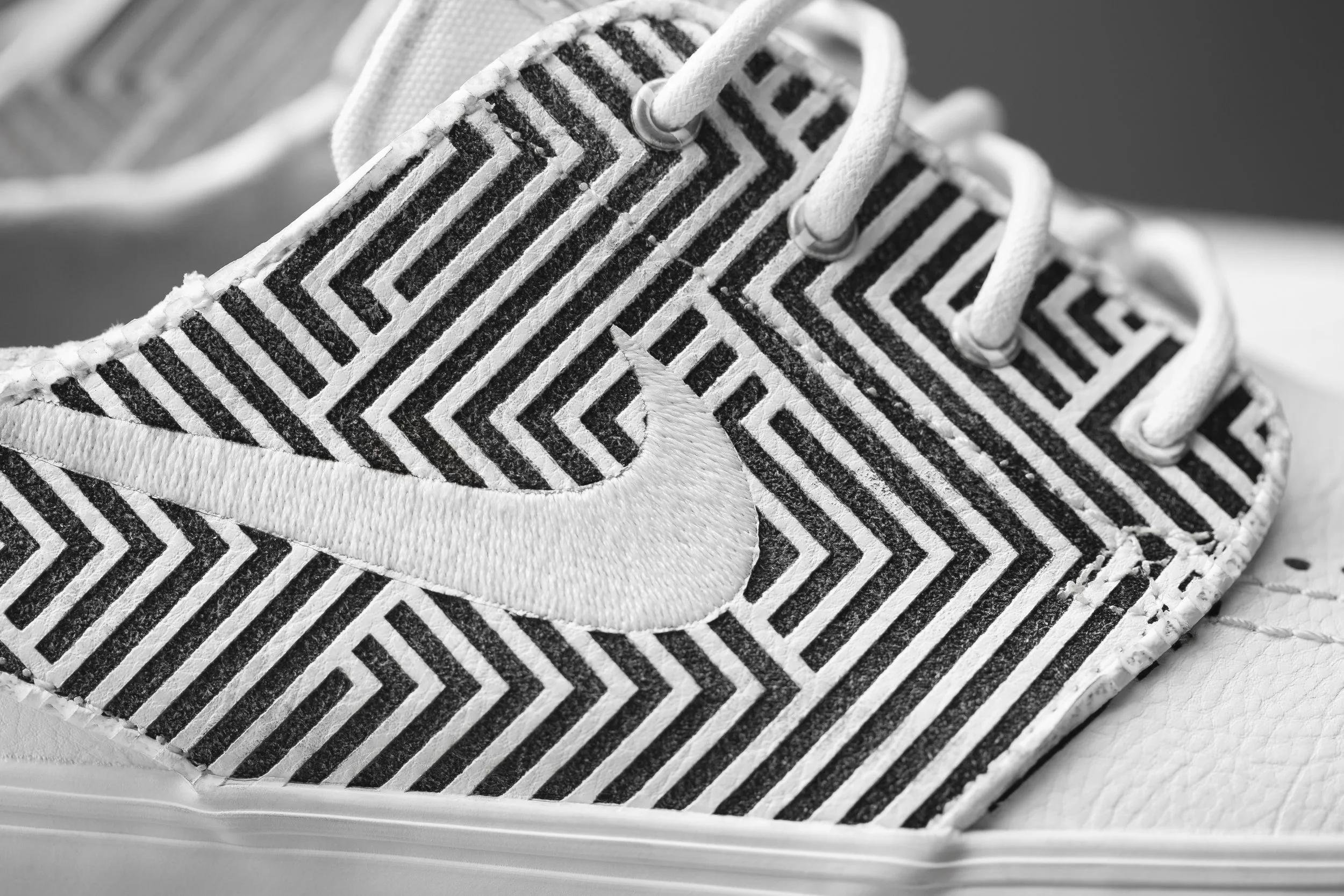 SchriberBox_ShoeDetail_V2.jpg