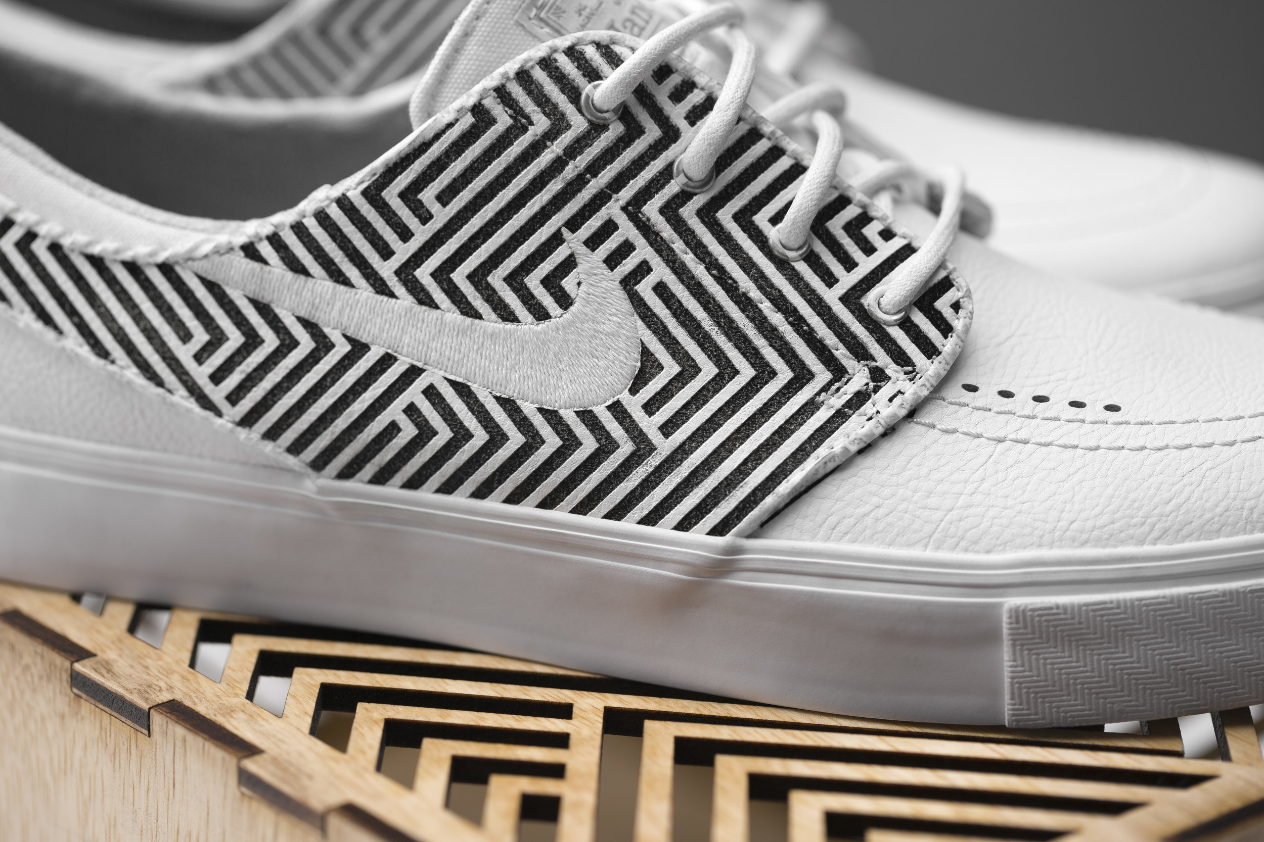 SchriberBox_ShoeDetail_V1.jpg